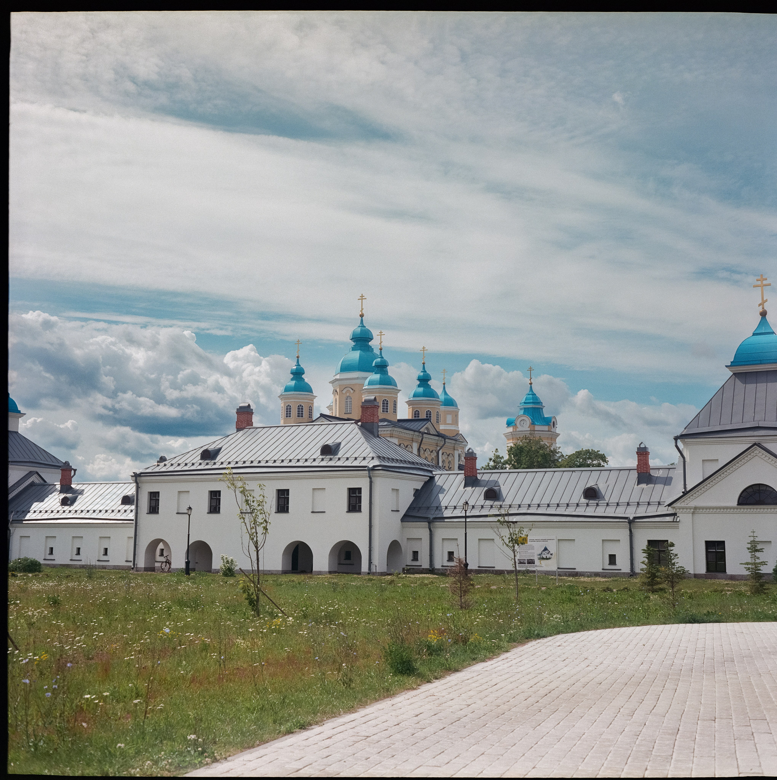 Коневский монастырь, остров Коневец / Super Fujica-6 / Fujifilm NPL 16
