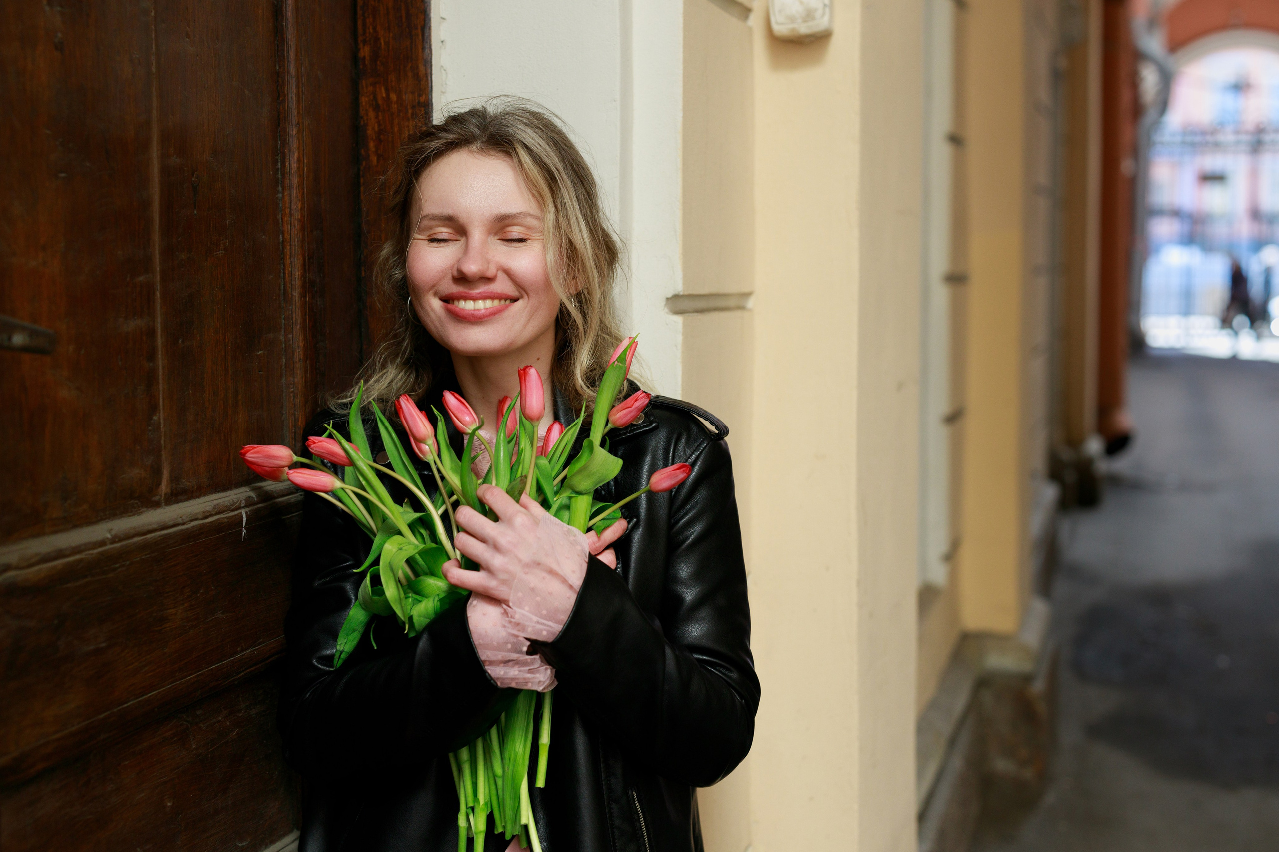 Фотопрогулка в городе с тюльпанами. Фотограф Санкт-Петербург Конюхова Мария