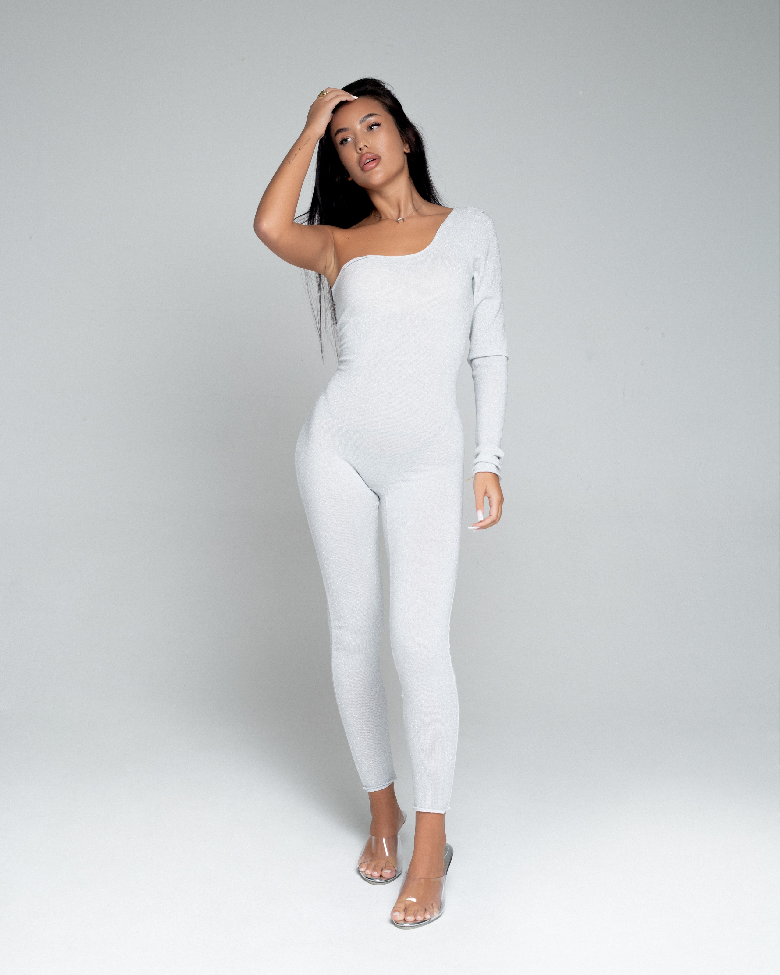 КАТАЛОГ | серый фон. RUNA production — стильные съемки для брендов