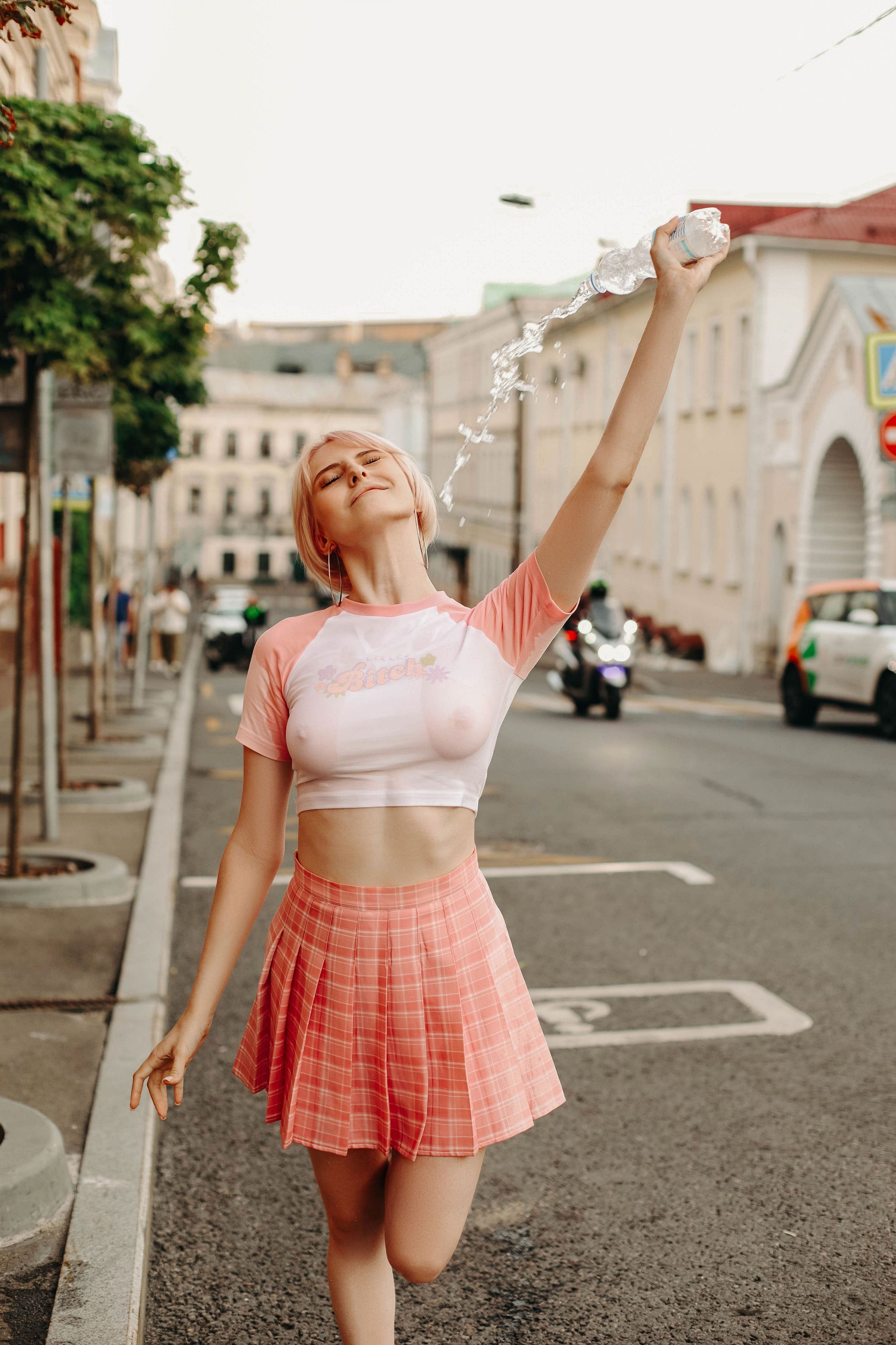 Женская летняя прогулочная фотосессия в Москве. Свадебный и семейный фотограф в Москве