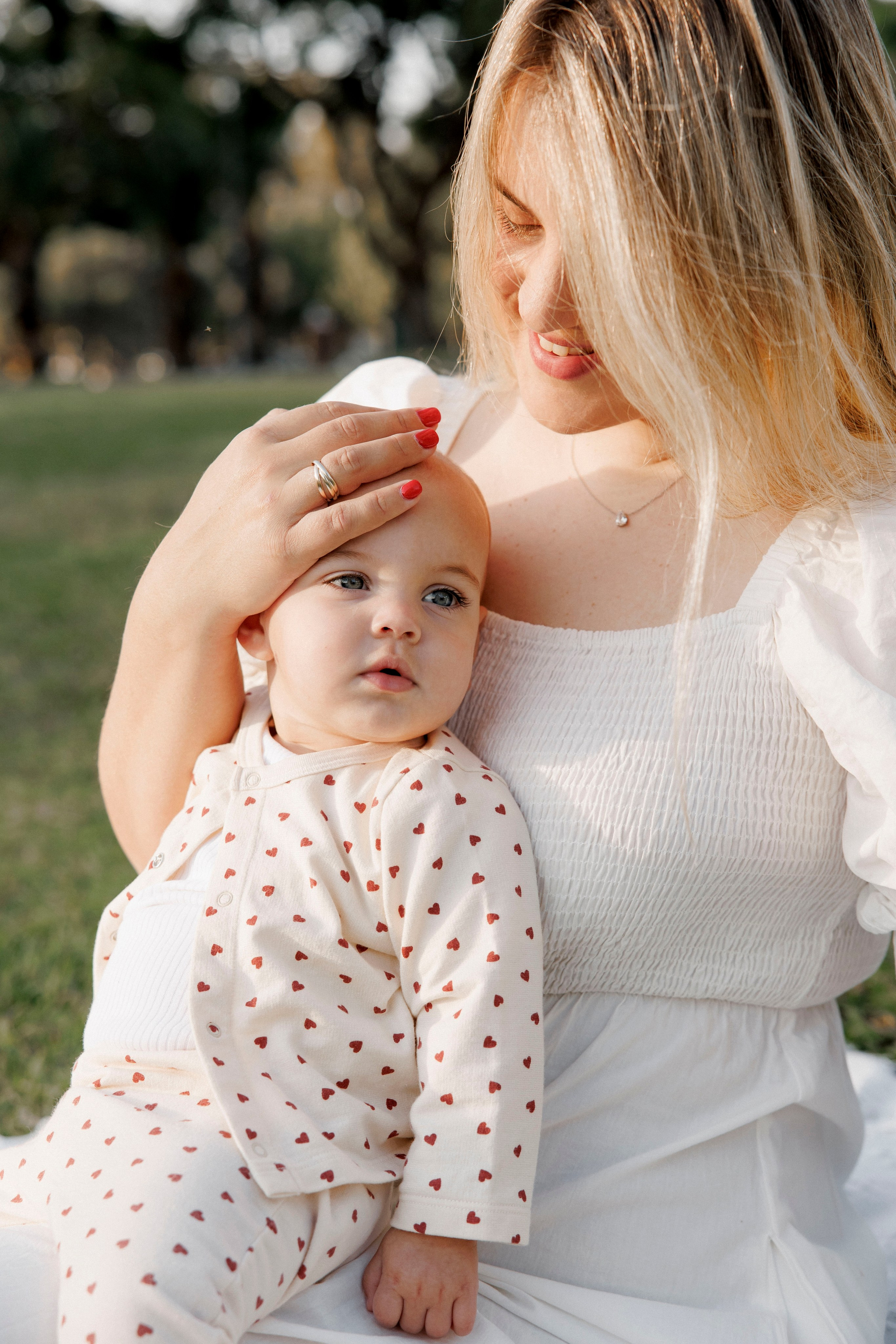 First year photoshoot inside the park (sunset). Wedding and family photographer