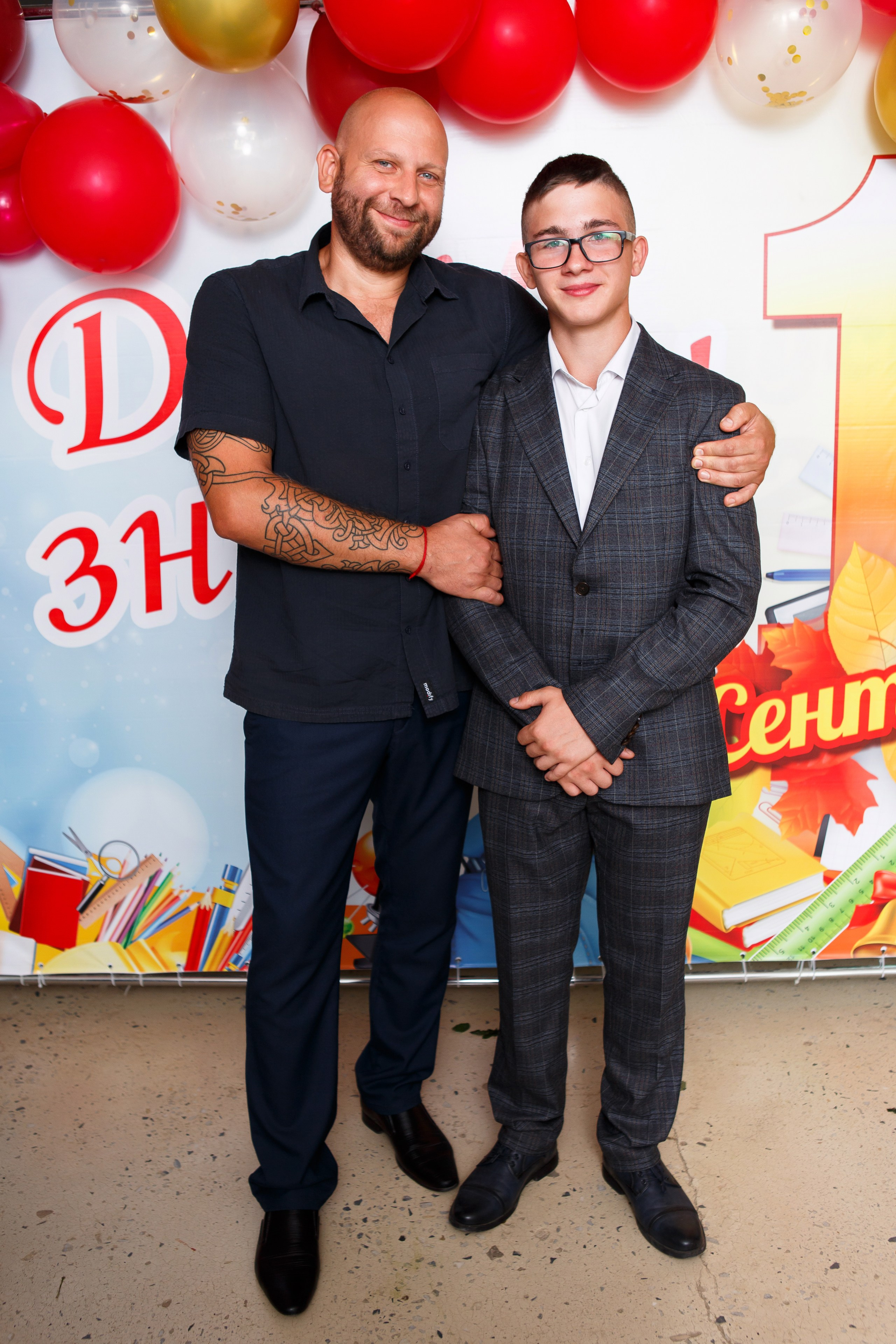 1 СЕНТЯБРЯ 2024 ГОДА — 9 ШКОЛА — ФОТОСЕССИЯ С РОДИТЕЛЯМИ. Профессиональный фотограф в Мценске и Орловской области