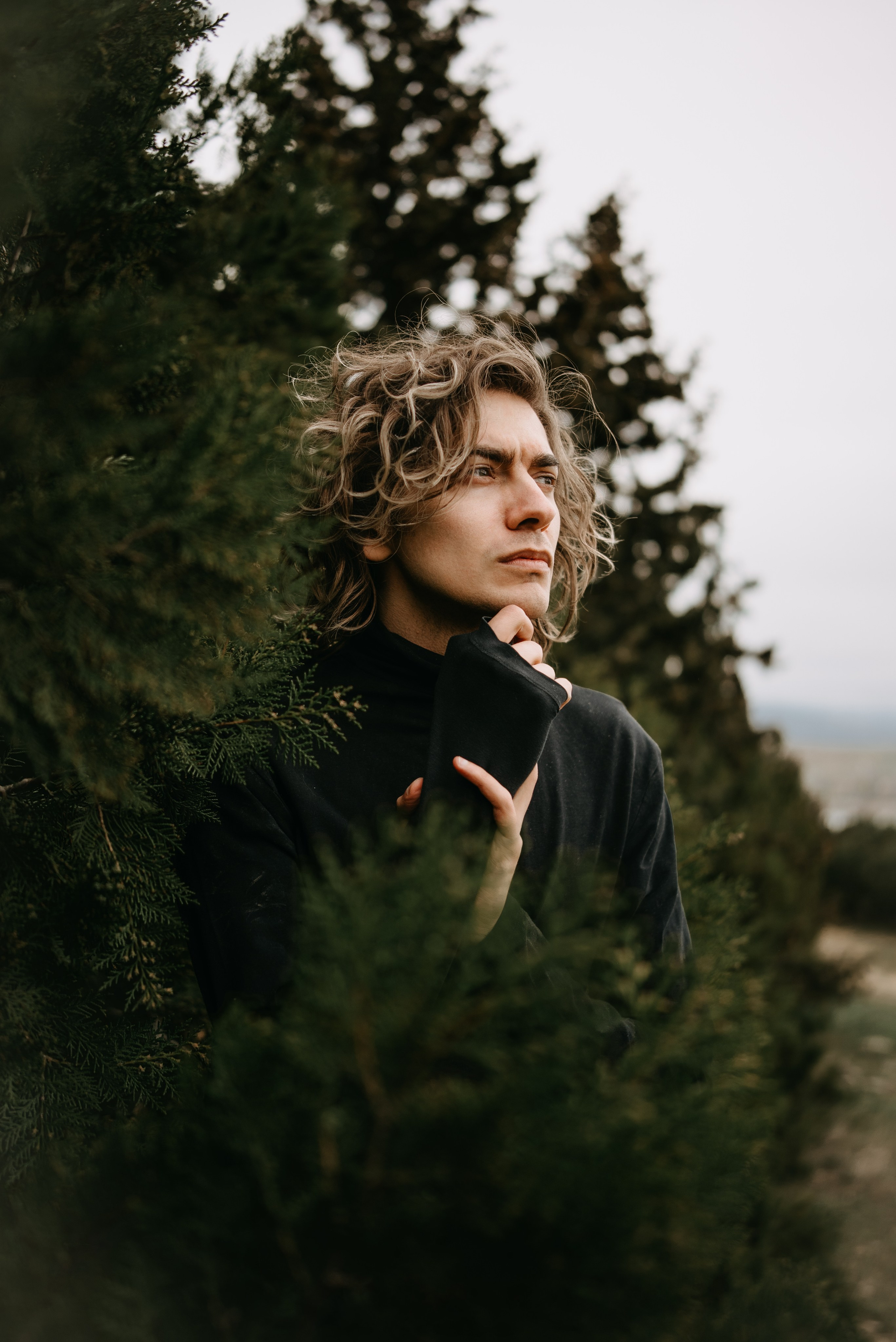Мужская портретная фотосессия на природе. Портретный и свадебный фотограф в Тбилиси • xeniqo