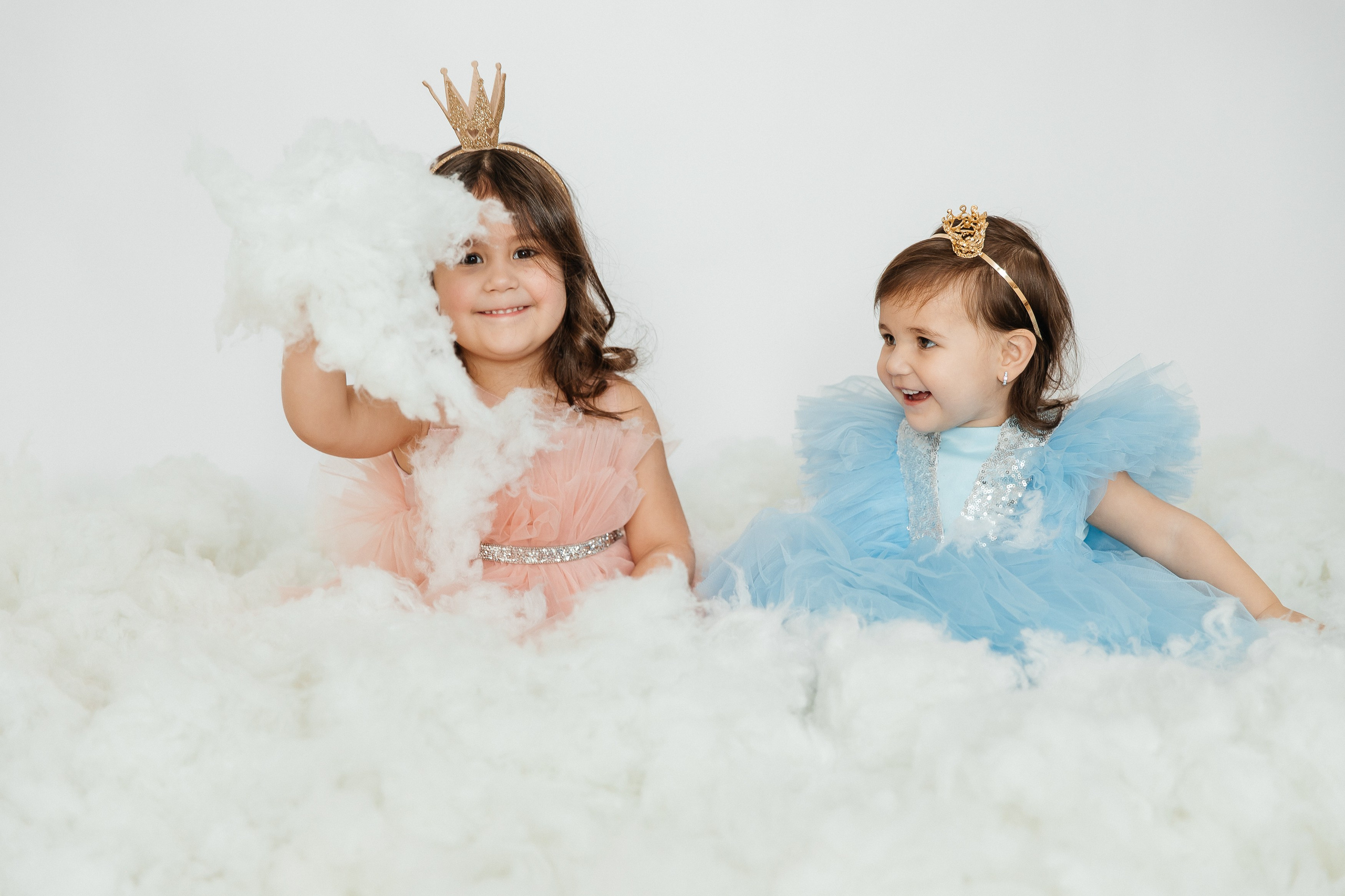 Маюша и Милаша в облаках. Воронистая Анастасия. Фотограф Якутия, Томпонский район