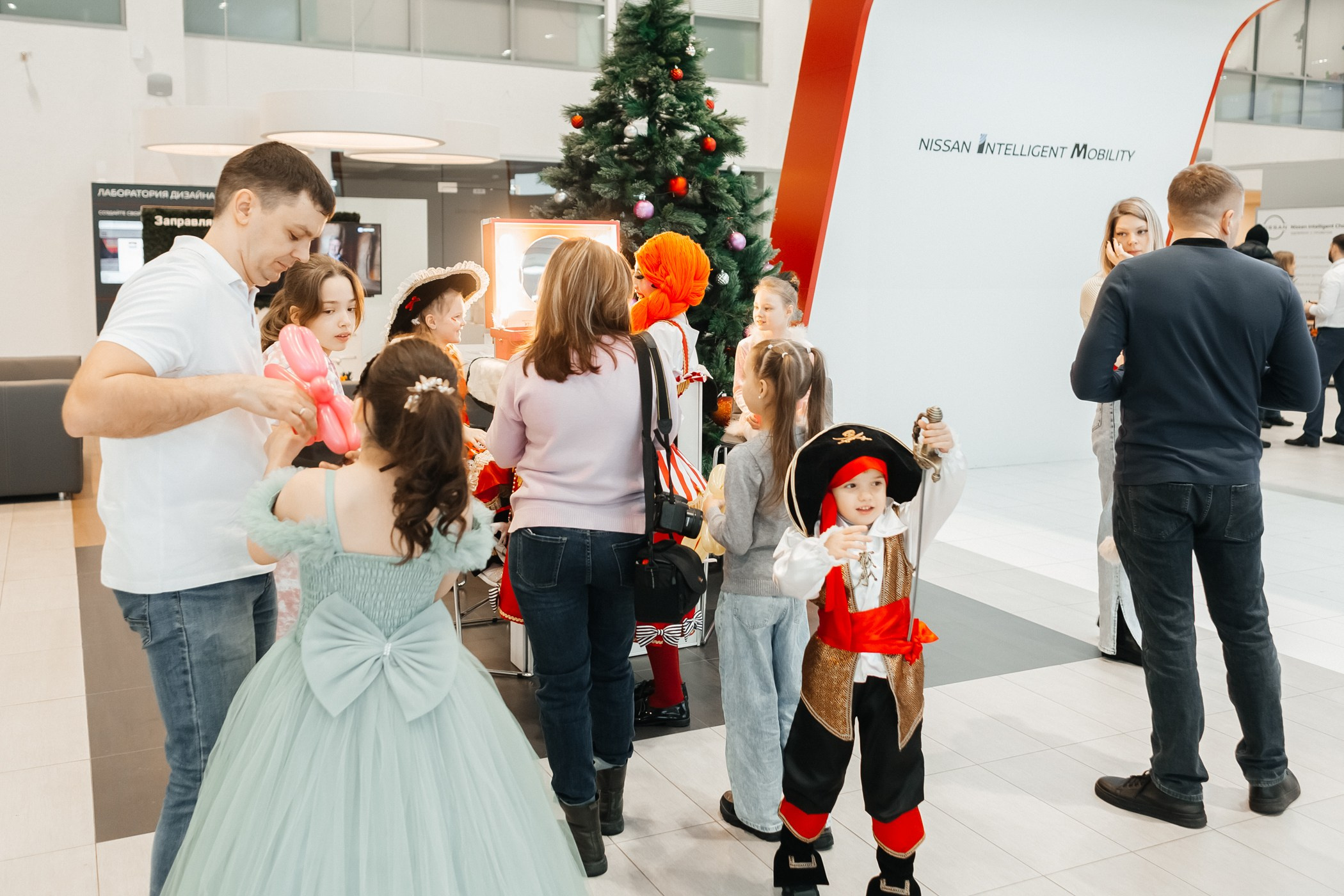 Детский мастер-класс в «Картель Авто» — «Студия чудес Алиса». Фотограф Кемерово | Сергей