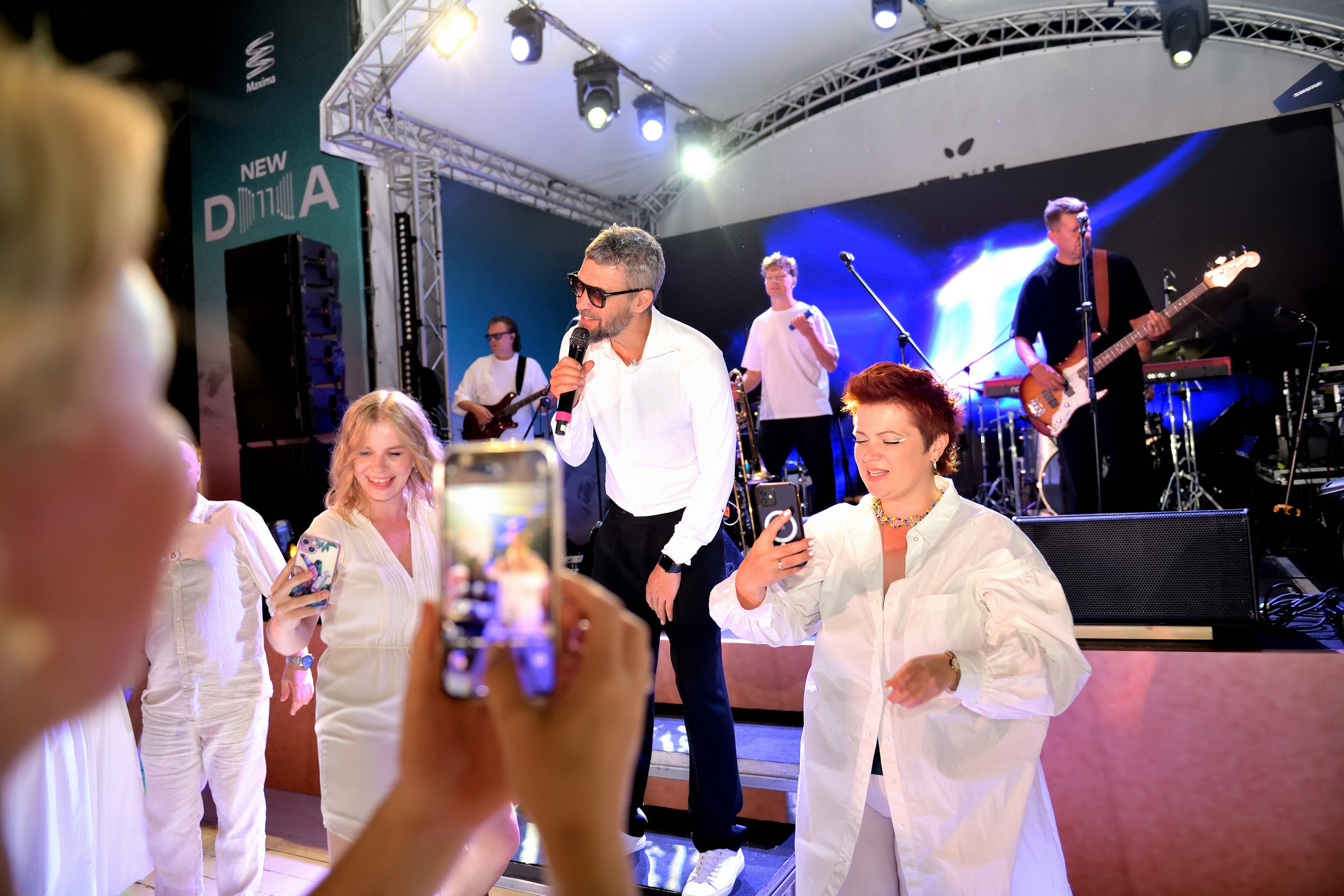 "Арина Сарв - фотосъемка музыкальных концертов".