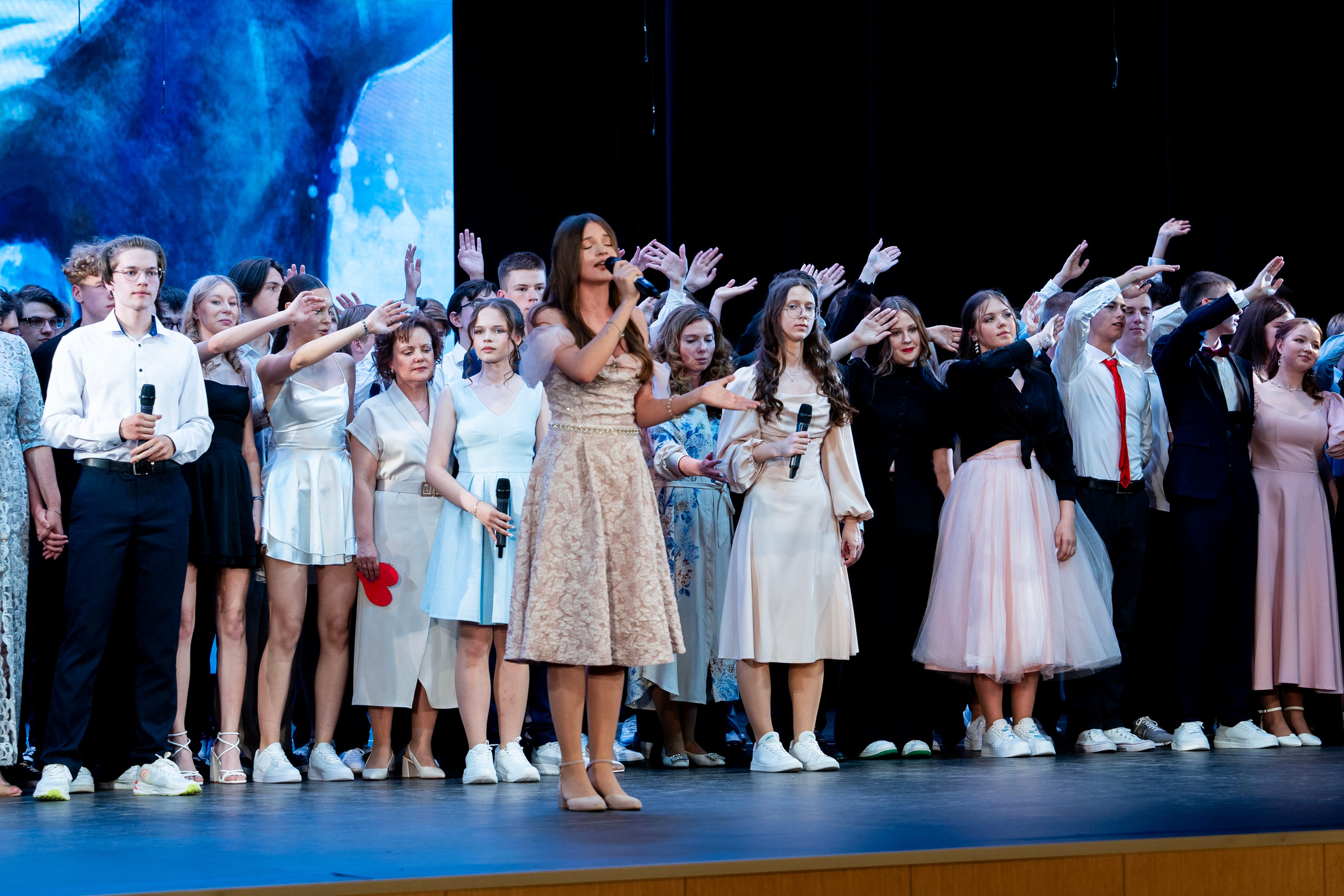 Выдача аттестатов 9 классы. Фотограф Юлия Попова