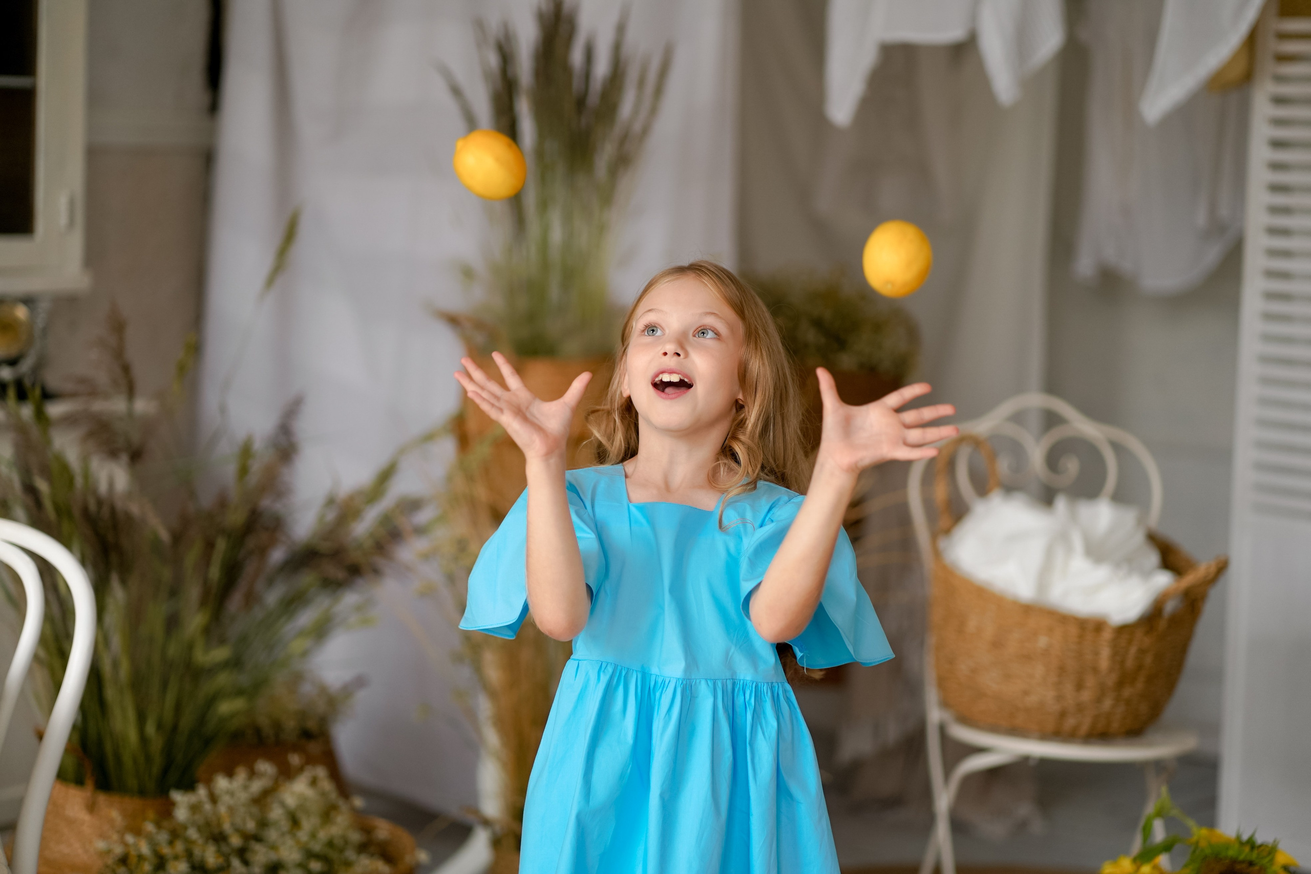 Кира с подсолнухами. Фотограф Татьяна Митрофанова