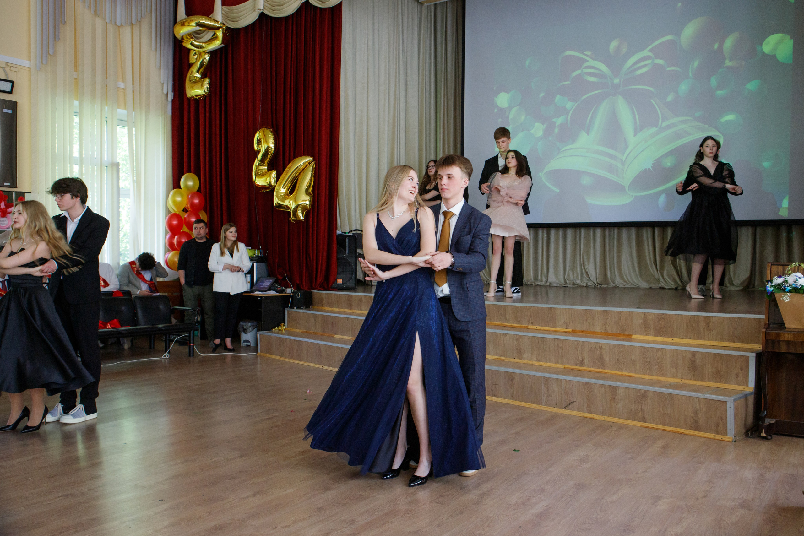 11 класс / Последний звонок / Гимназия № 1558 / г. Москва. Детский и семейный фотограф Мария Киселёва. Москва