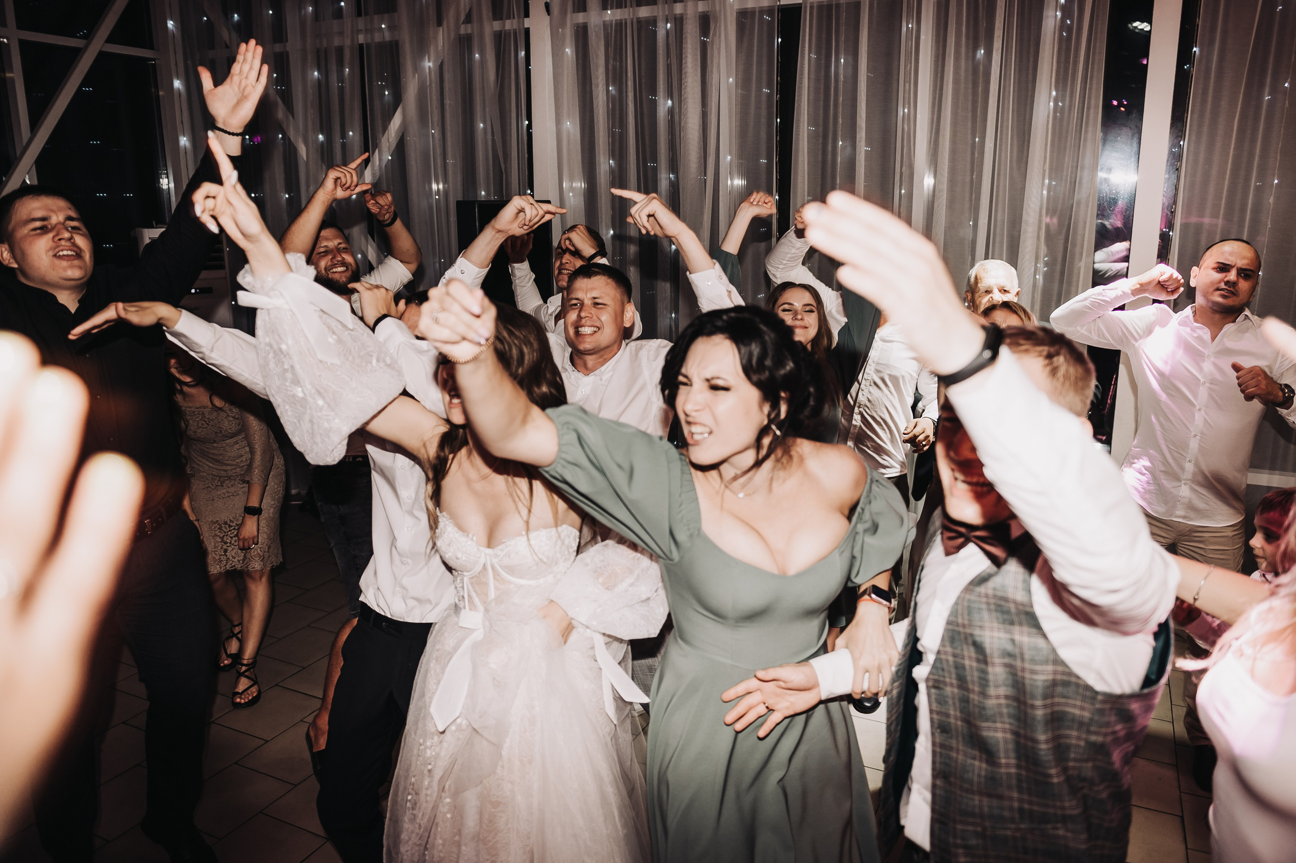 Свадебные фотографии. Фотограф в Барнауле Дарья Бутурлакина. Люби.Цени.Касайся