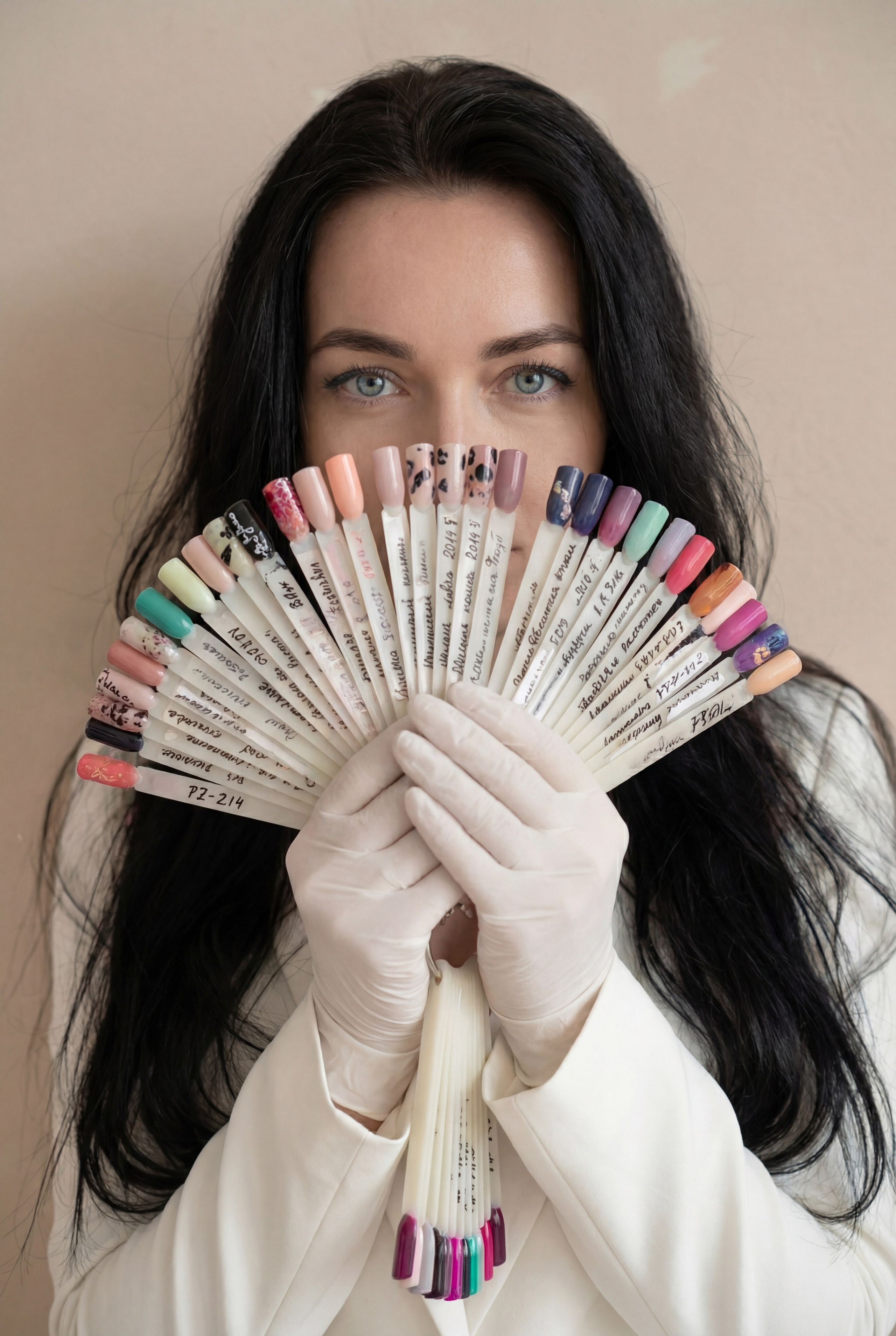 Маникюрный мастер. Школьный фотограф Евгения Саховская