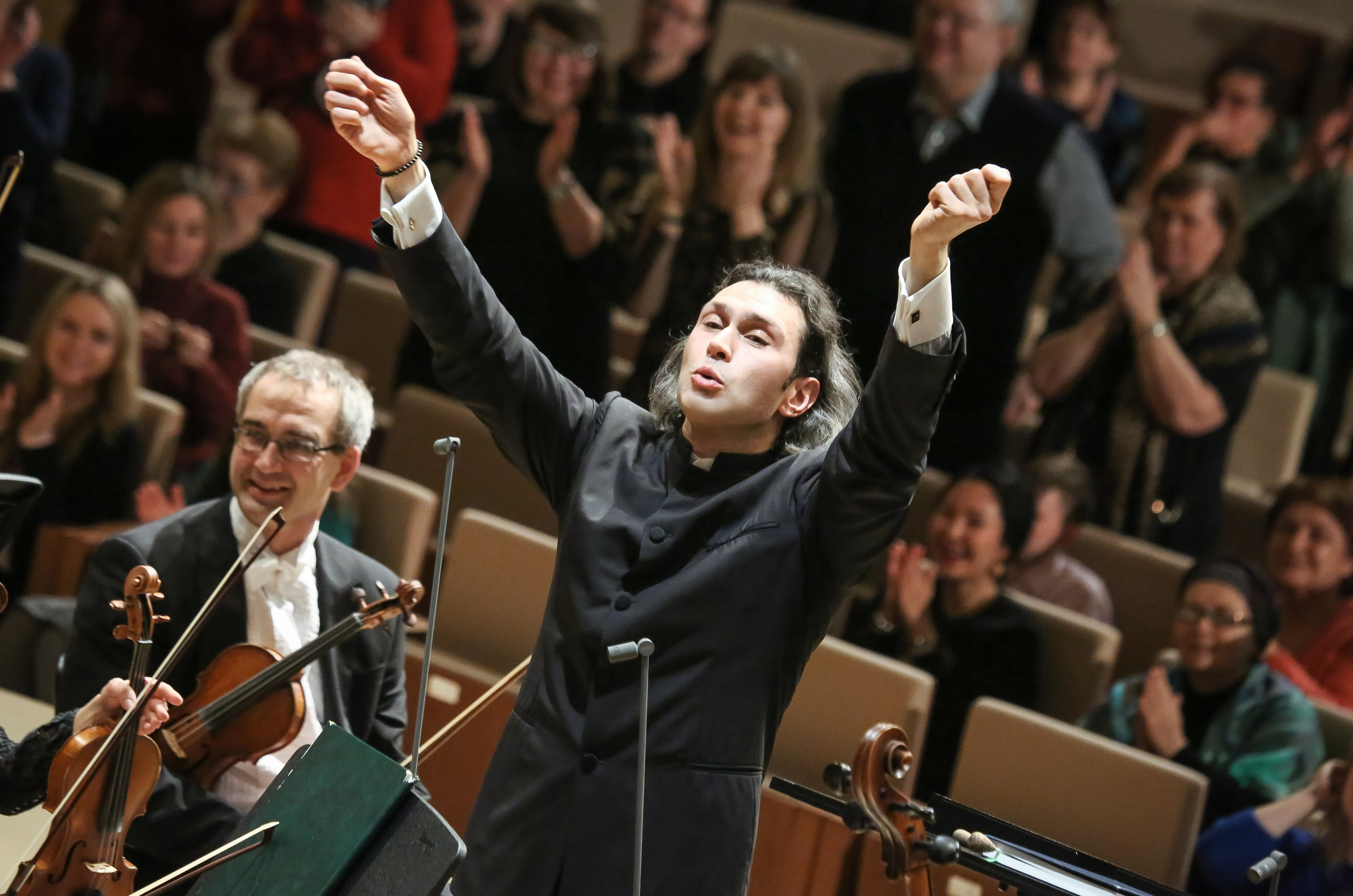 Буря и протест — Владимир Юровский сыграл Гайдна и Шостаковича в новом зале Зарядье. Дарья Письменюк / Darya Leitstern — фотограф, музыкант, журналист, путешественник