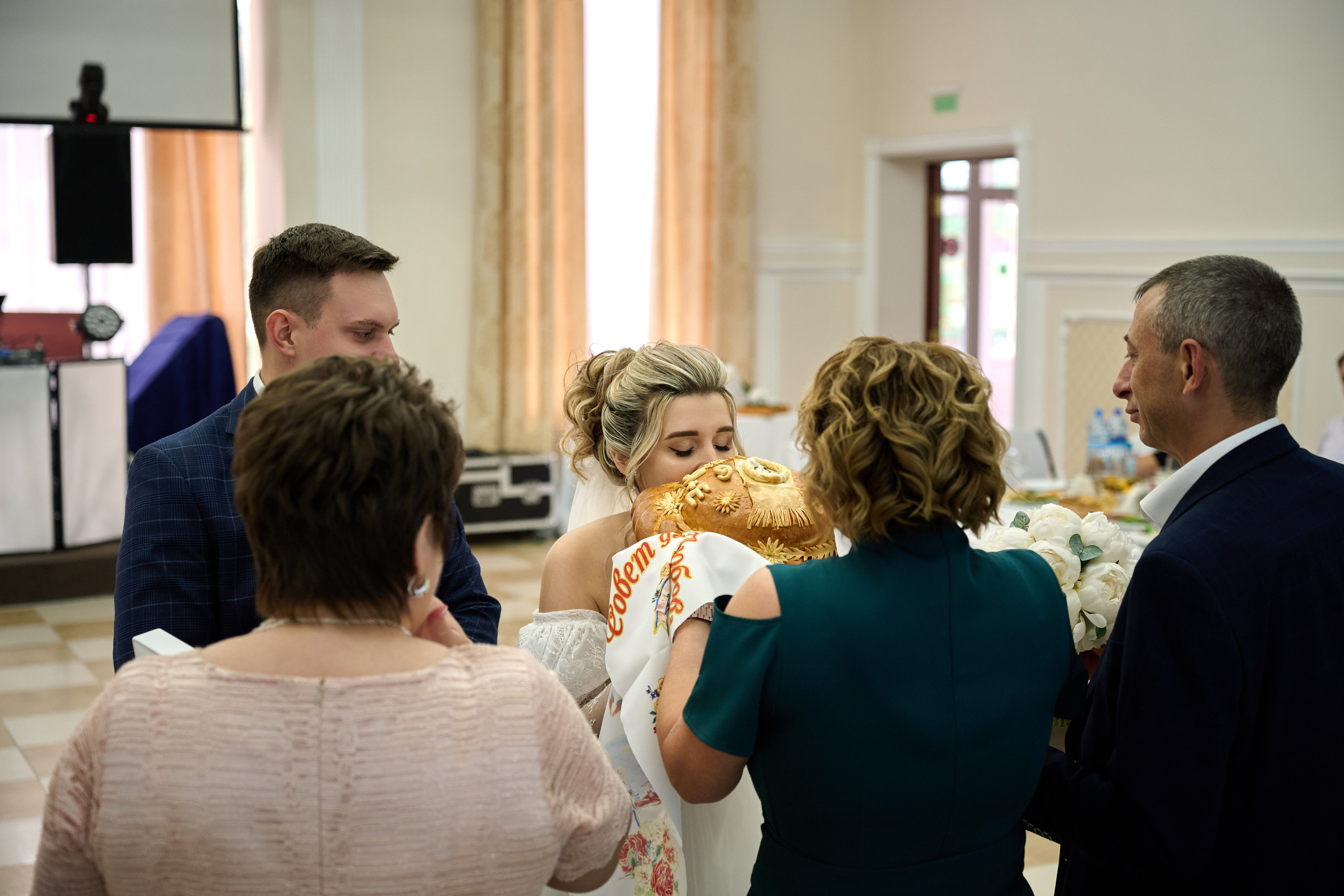 Свадебная фотосессия в Старом Осколе и Губкине. Профессиональный фотограф Старый Оскол, Губкин — свадьба, венчание, крещение, юбилей и день рождения