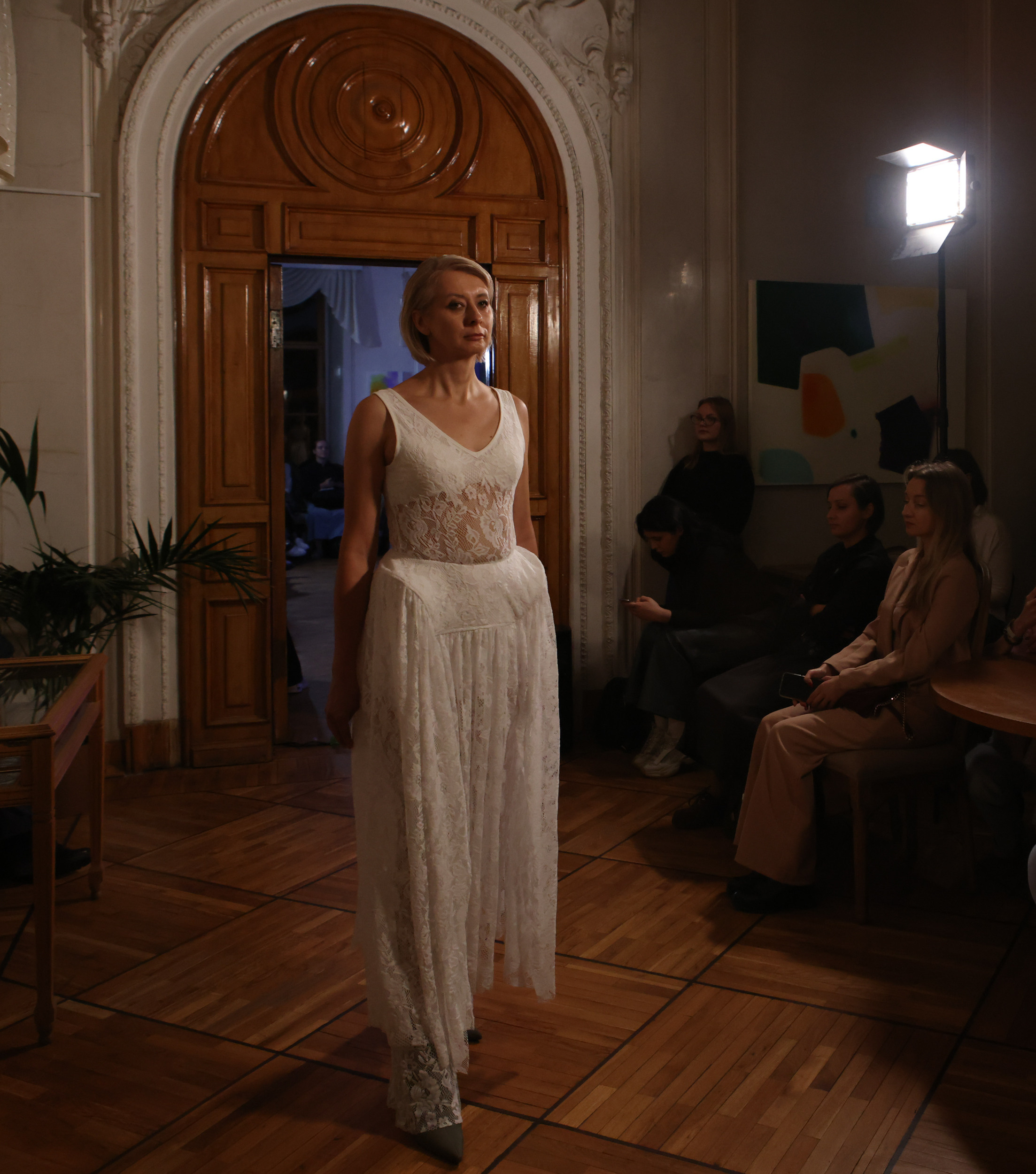 Модный показ в библиотеке им. Пушкина. Репортажный, архитектурный, театральный и файн-арт фотограф Лена Мельникова в Москве