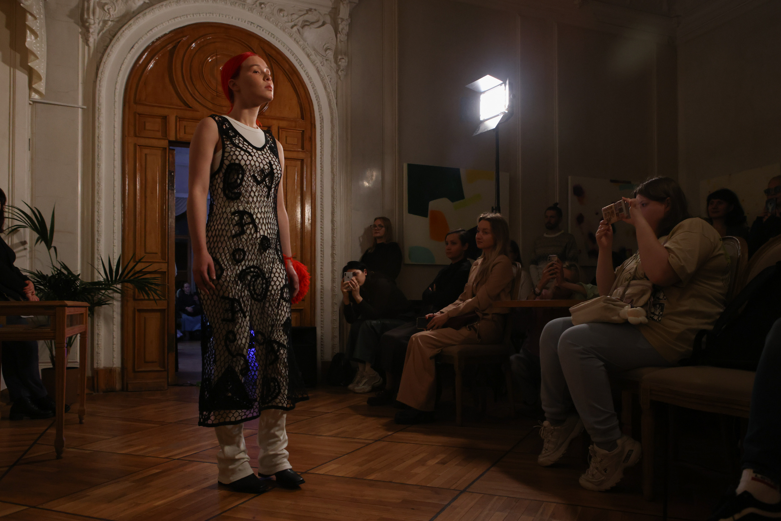 Модный показ в библиотеке им. Пушкина. Репортажный, архитектурный, театральный и файн-арт фотограф Лена Мельникова в Москве