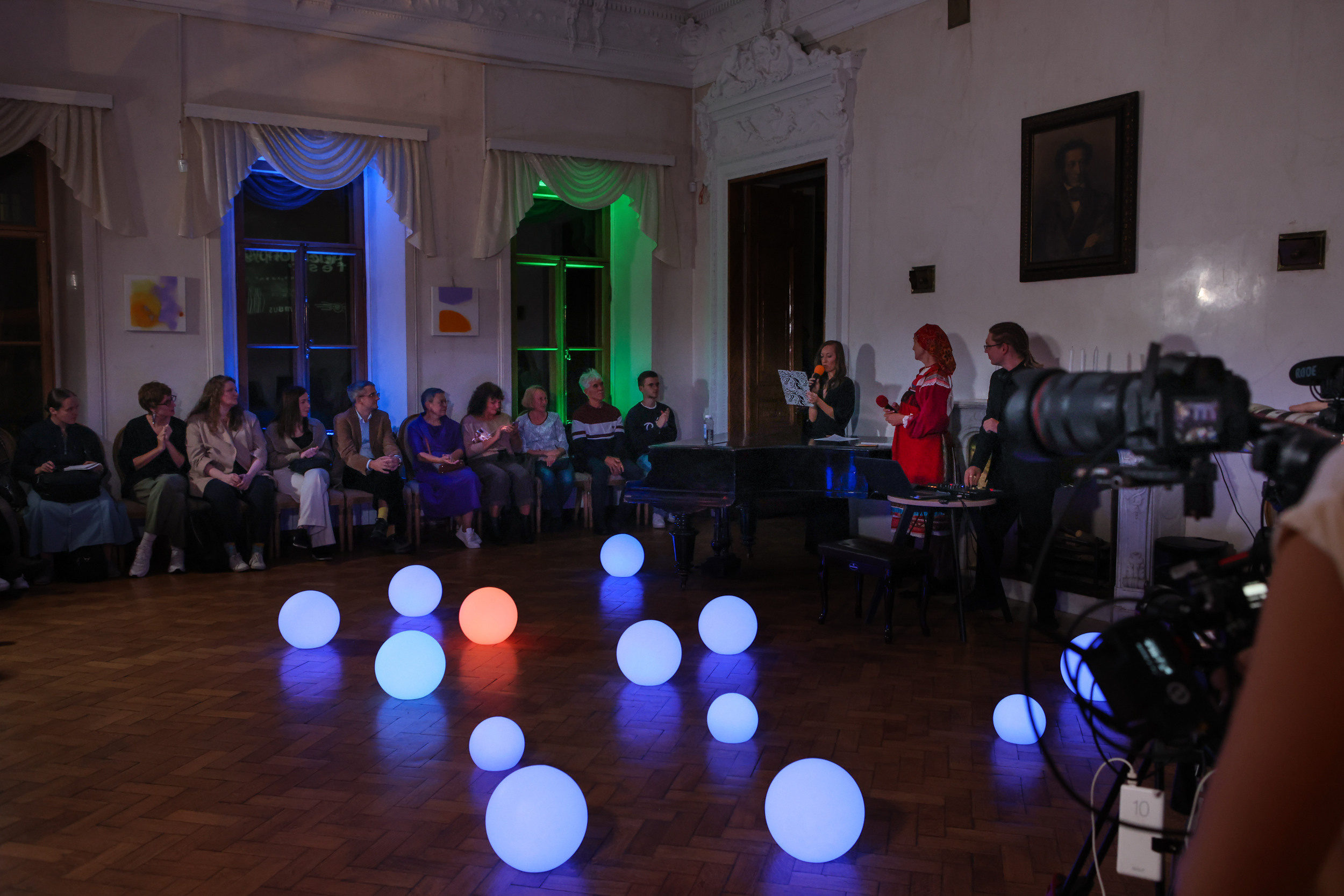 Модный показ в библиотеке им. Пушкина. Репортажный, архитектурный, театральный и файн-арт фотограф Лена Мельникова в Москве