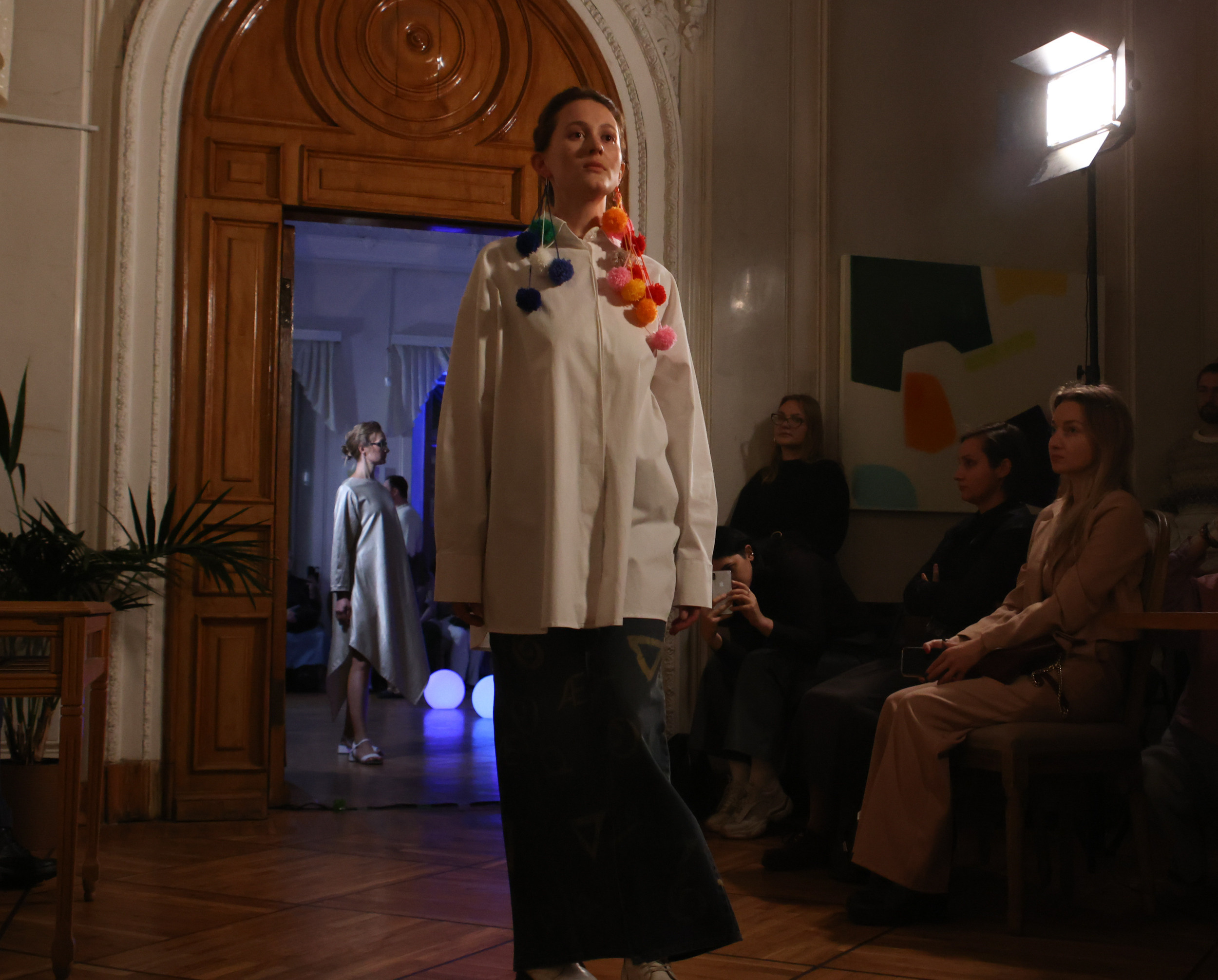 Модный показ в библиотеке им. Пушкина. Репортажный, архитектурный, театральный и файн-арт фотограф Лена Мельникова в Москве