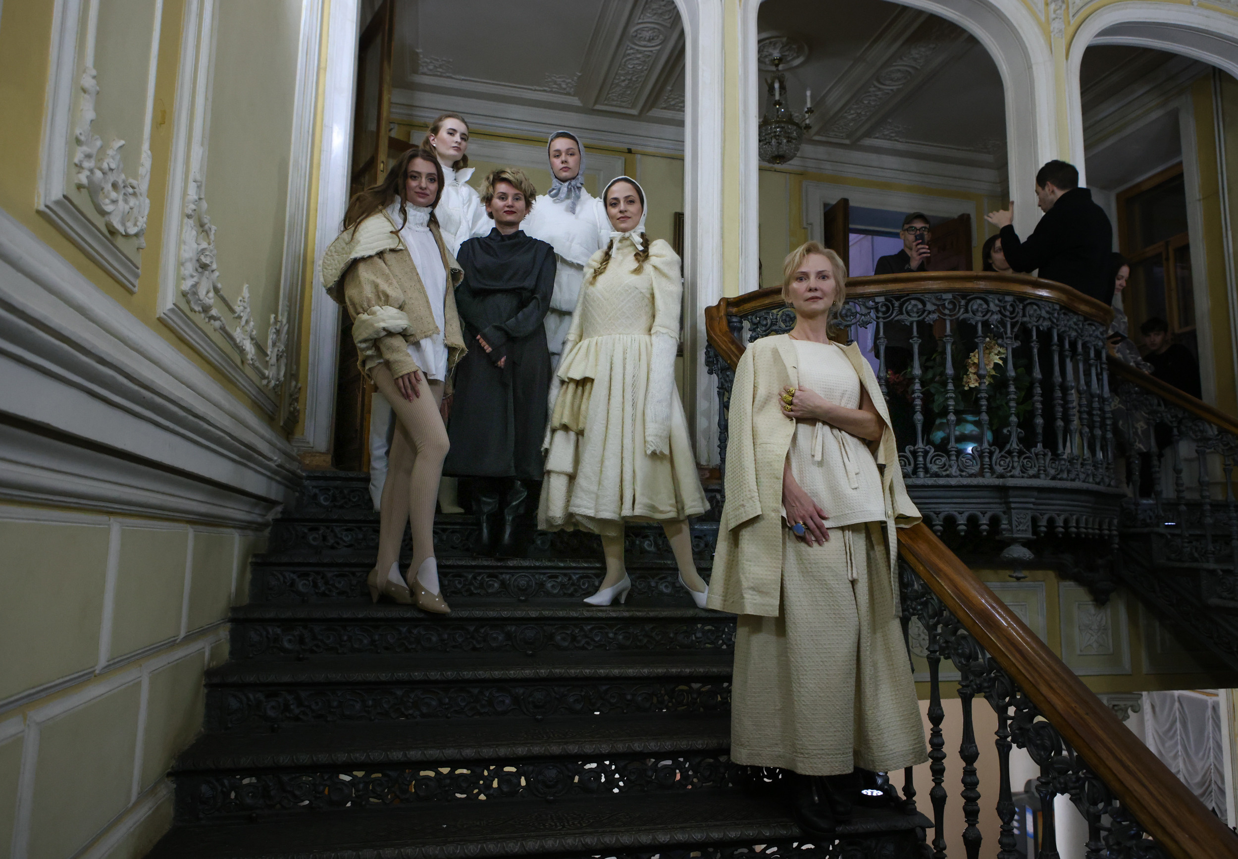 Модный показ в библиотеке им. Пушкина. Репортажный, архитектурный, театральный и файн-арт фотограф Лена Мельникова в Москве