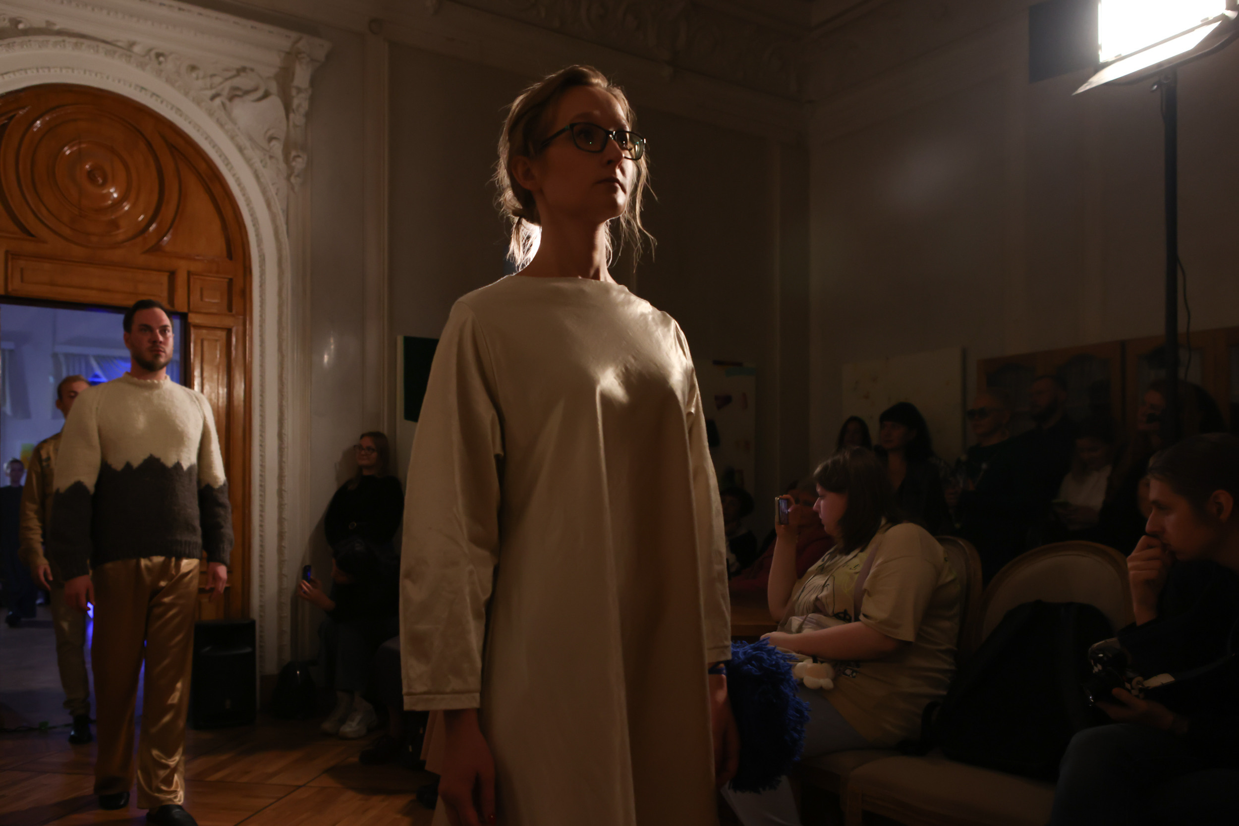 Модный показ в библиотеке им. Пушкина. Репортажный, архитектурный, театральный и файн-арт фотограф Лена Мельникова в Москве