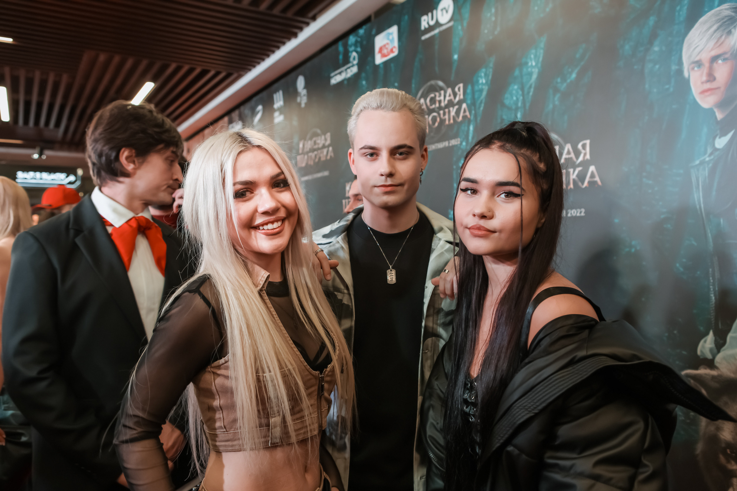 Премьера «Красной шапочки"в Октябре (красная дорожка). Reportage, architectural, fine art photographer Lena Melnikova in Moscow