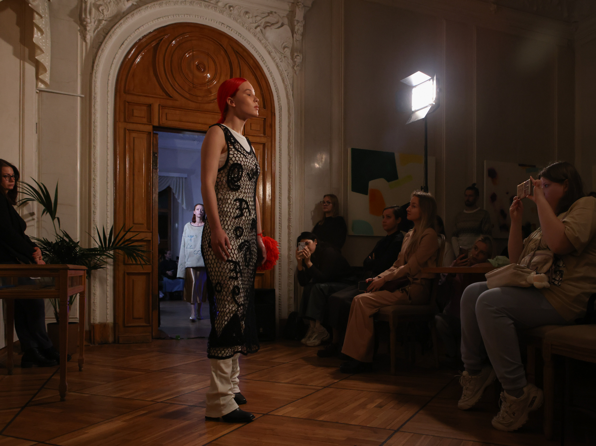 Модный показ в библиотеке им. Пушкина. Репортажный, архитектурный, театральный и файн-арт фотограф Лена Мельникова в Москве