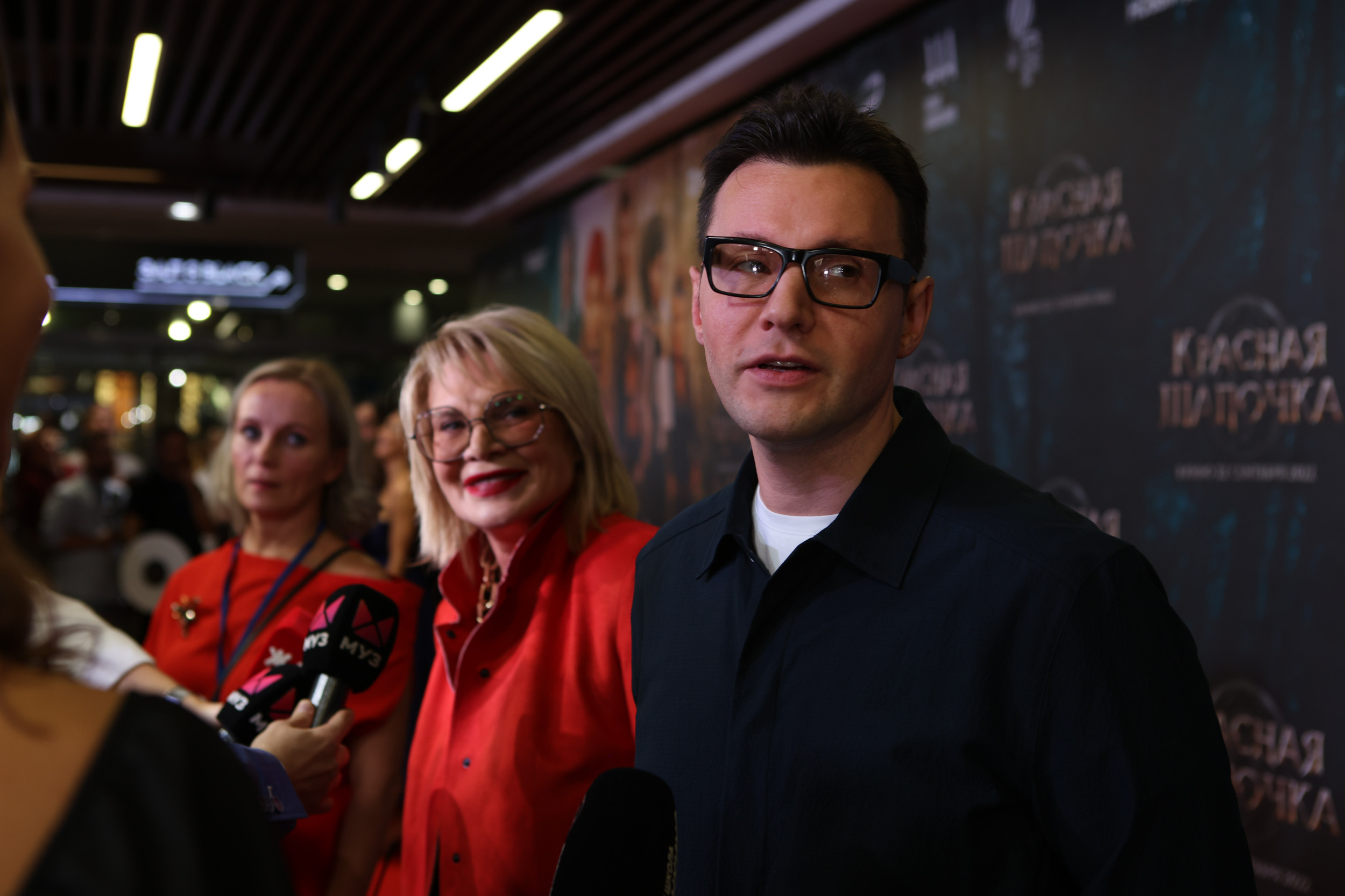 Премьера «Красной шапочки"в Октябре (красная дорожка). Reportage, architectural, fine art photographer Lena Melnikova in Moscow