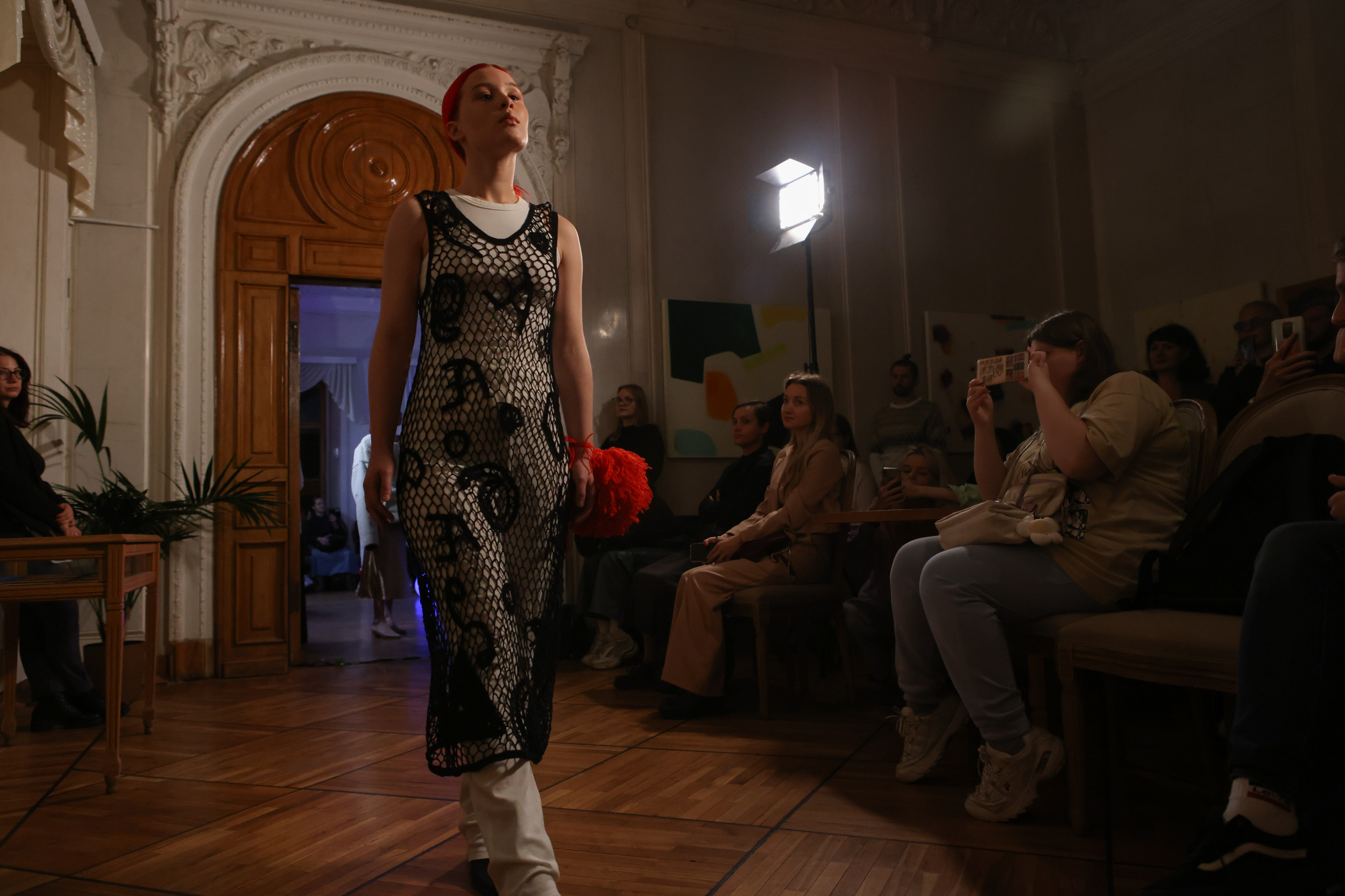 Модный показ в библиотеке им. Пушкина. Репортажный, архитектурный, театральный и файн-арт фотограф Лена Мельникова в Москве