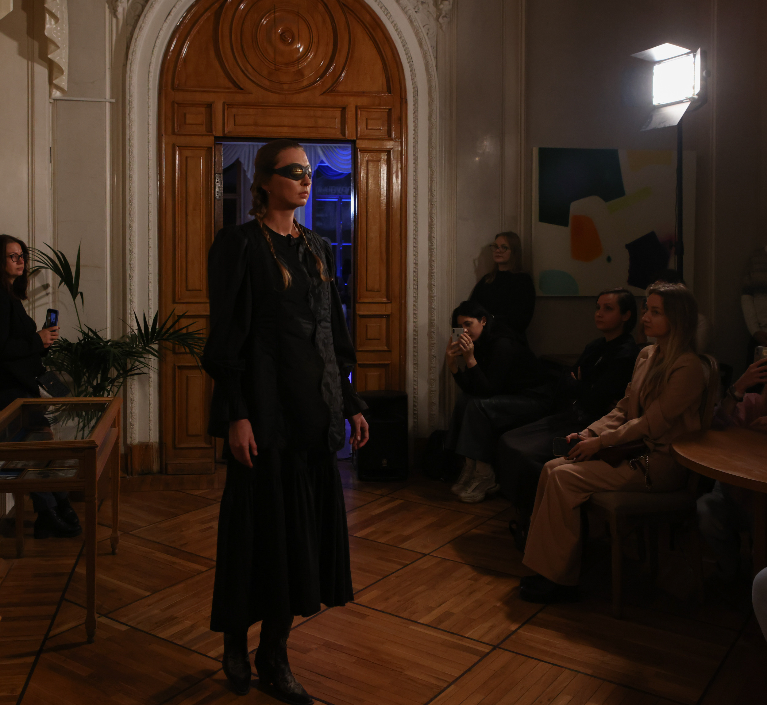 Модный показ в библиотеке им. Пушкина. Репортажный, архитектурный, театральный и файн-арт фотограф Лена Мельникова в Москве