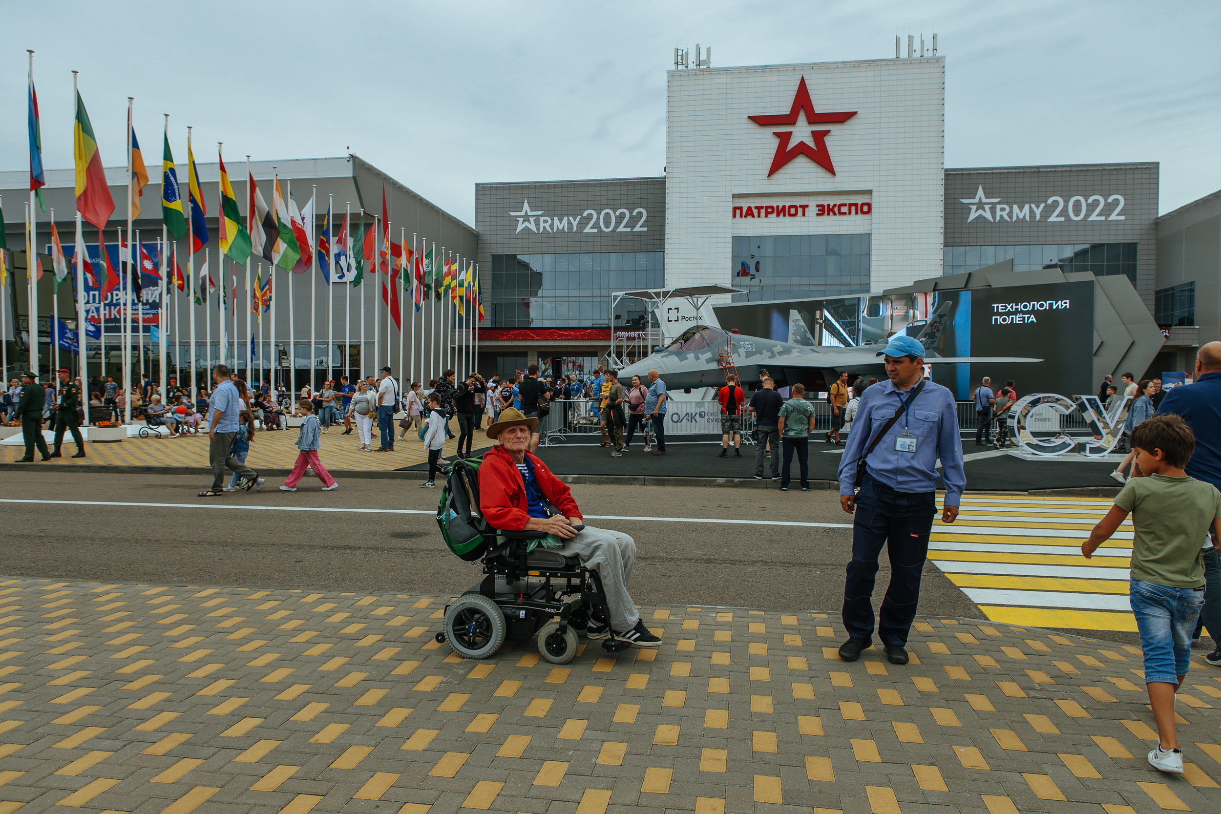 ARMY2022. Репортажный, архитектурный, театральный и файн-арт фотограф Лена Мельникова в Москве