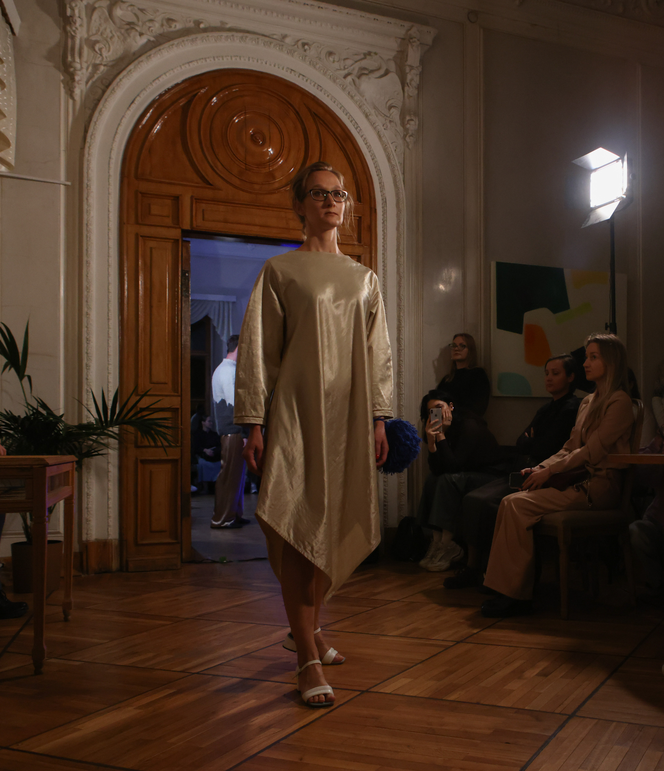 Модный показ в библиотеке им. Пушкина. Репортажный, архитектурный, театральный и файн-арт фотограф Лена Мельникова в Москве