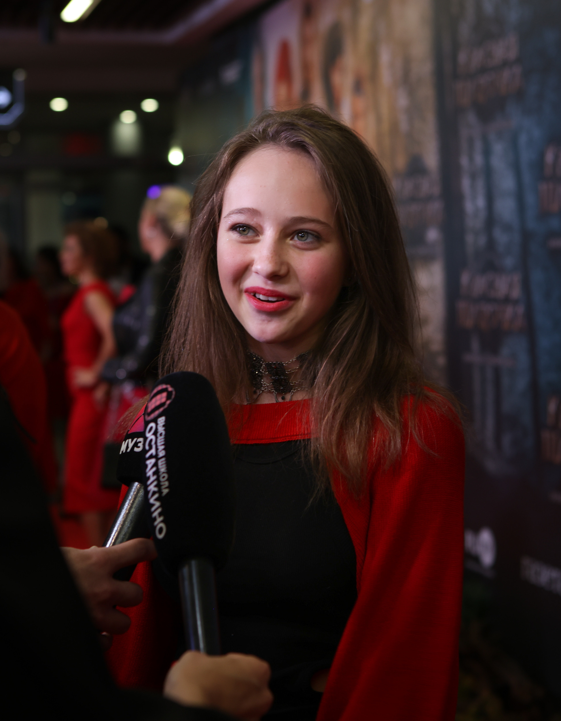 Премьера «Красной шапочки"в Октябре (красная дорожка). Reportage, architectural, fine art photographer Lena Melnikova in Moscow