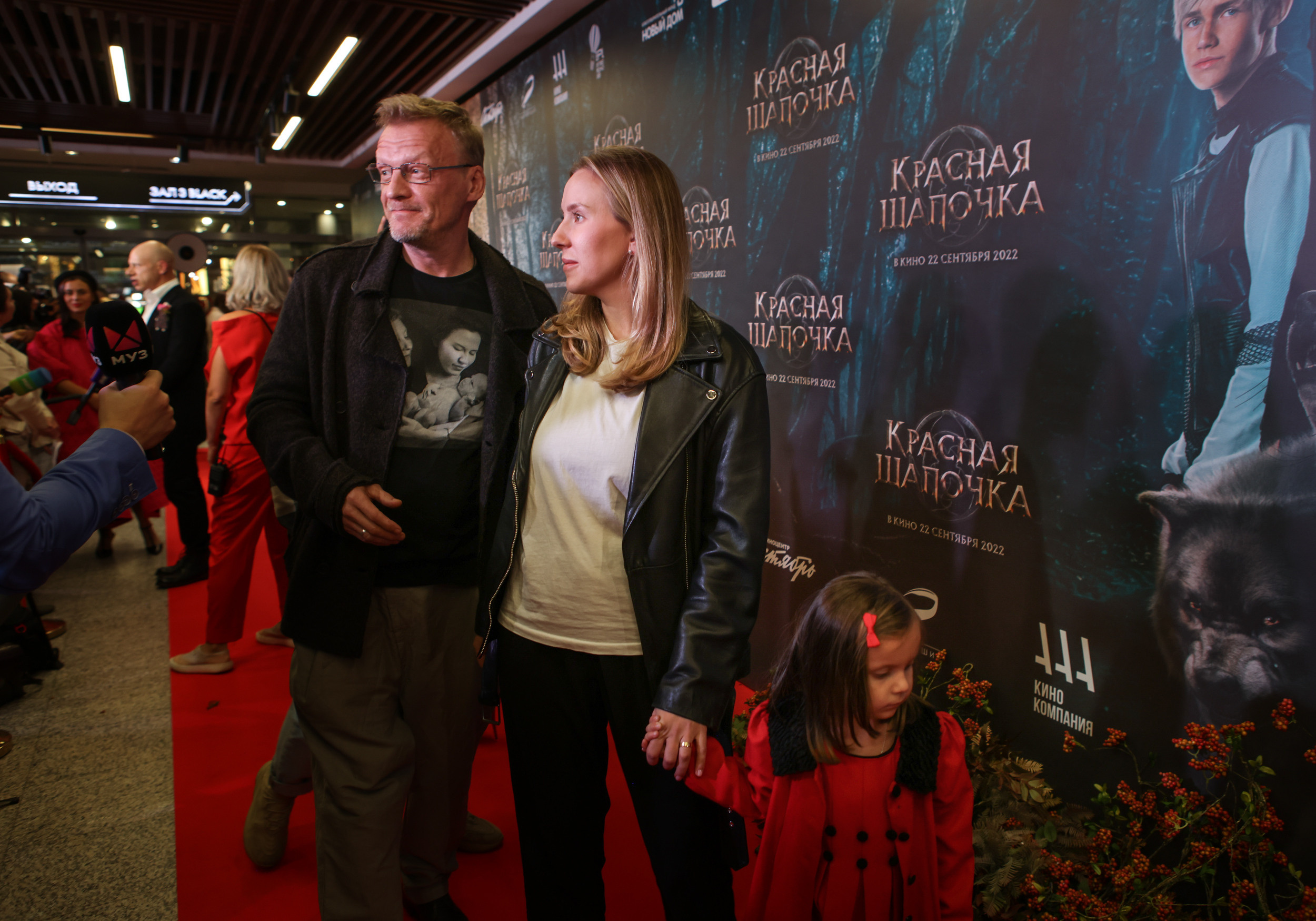 Премьера «Красной шапочки"в Октябре (красная дорожка). Reportage, architectural, fine art photographer Lena Melnikova in Moscow