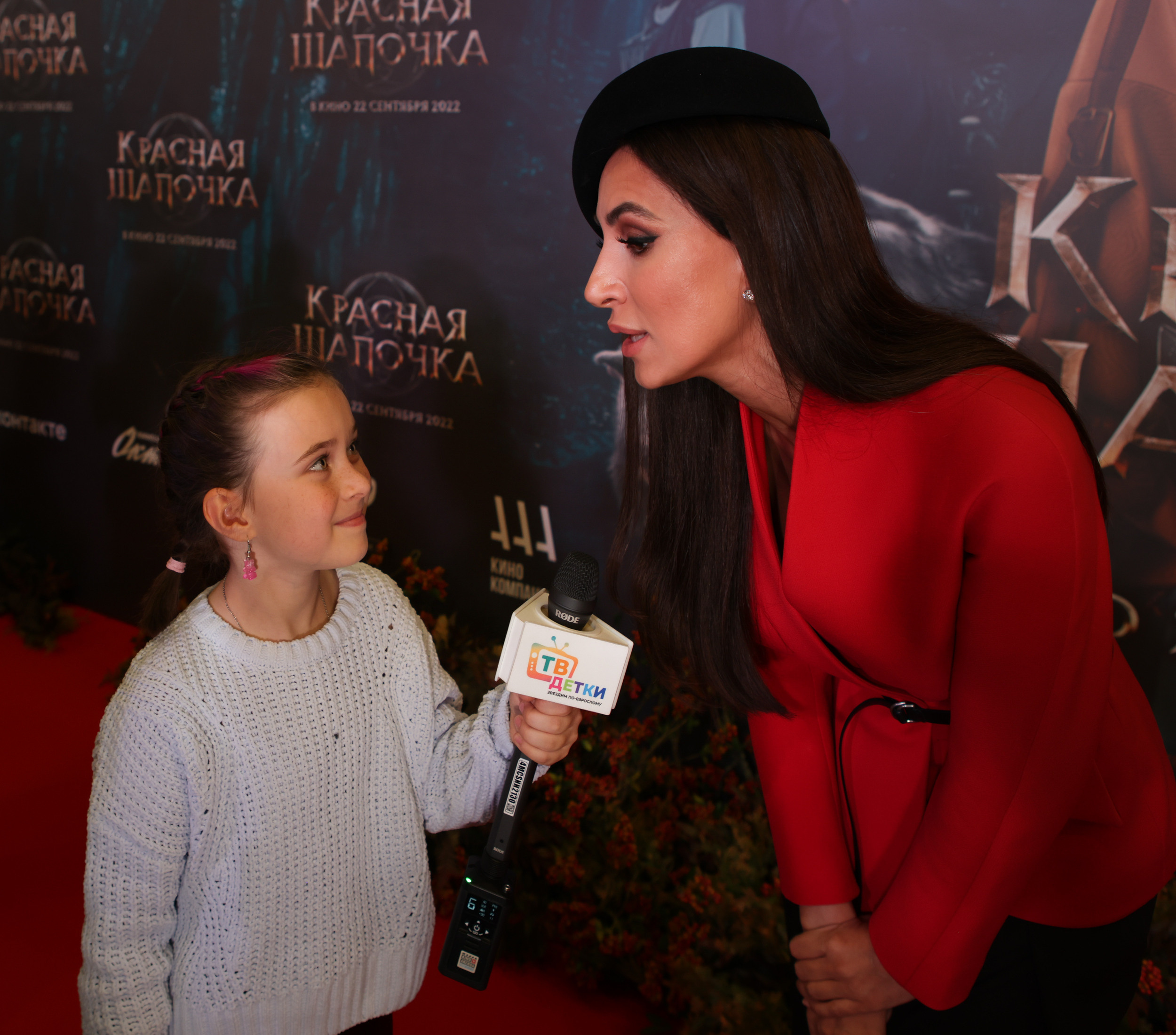 Премьера «Красной шапочки"в Октябре (красная дорожка). Reportage, architectural, fine art photographer Lena Melnikova in Moscow