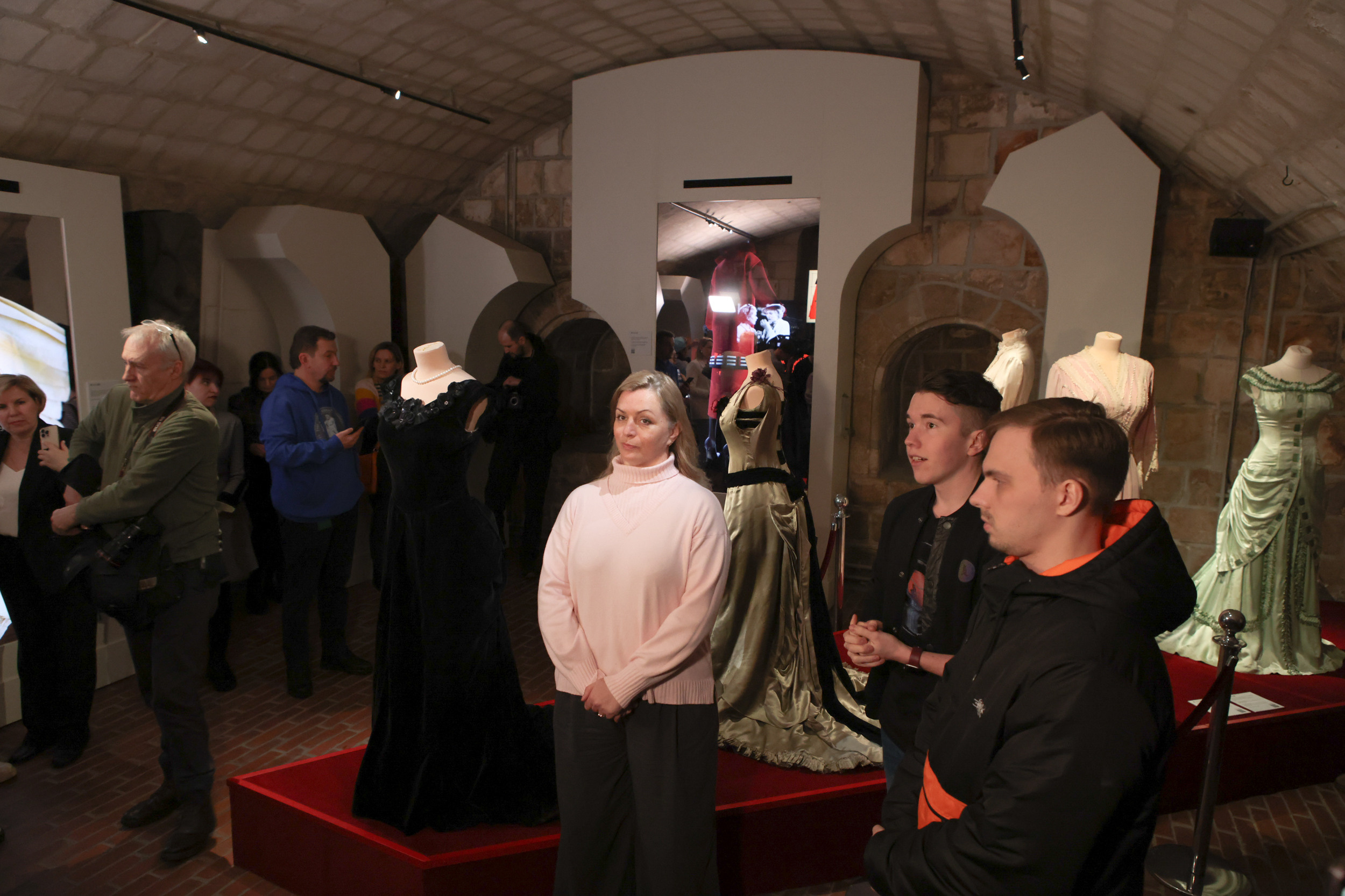 ЛАМАНОВА. Репортажный, архитектурный, театральный и файн-арт фотограф Лена Мельникова в Москве