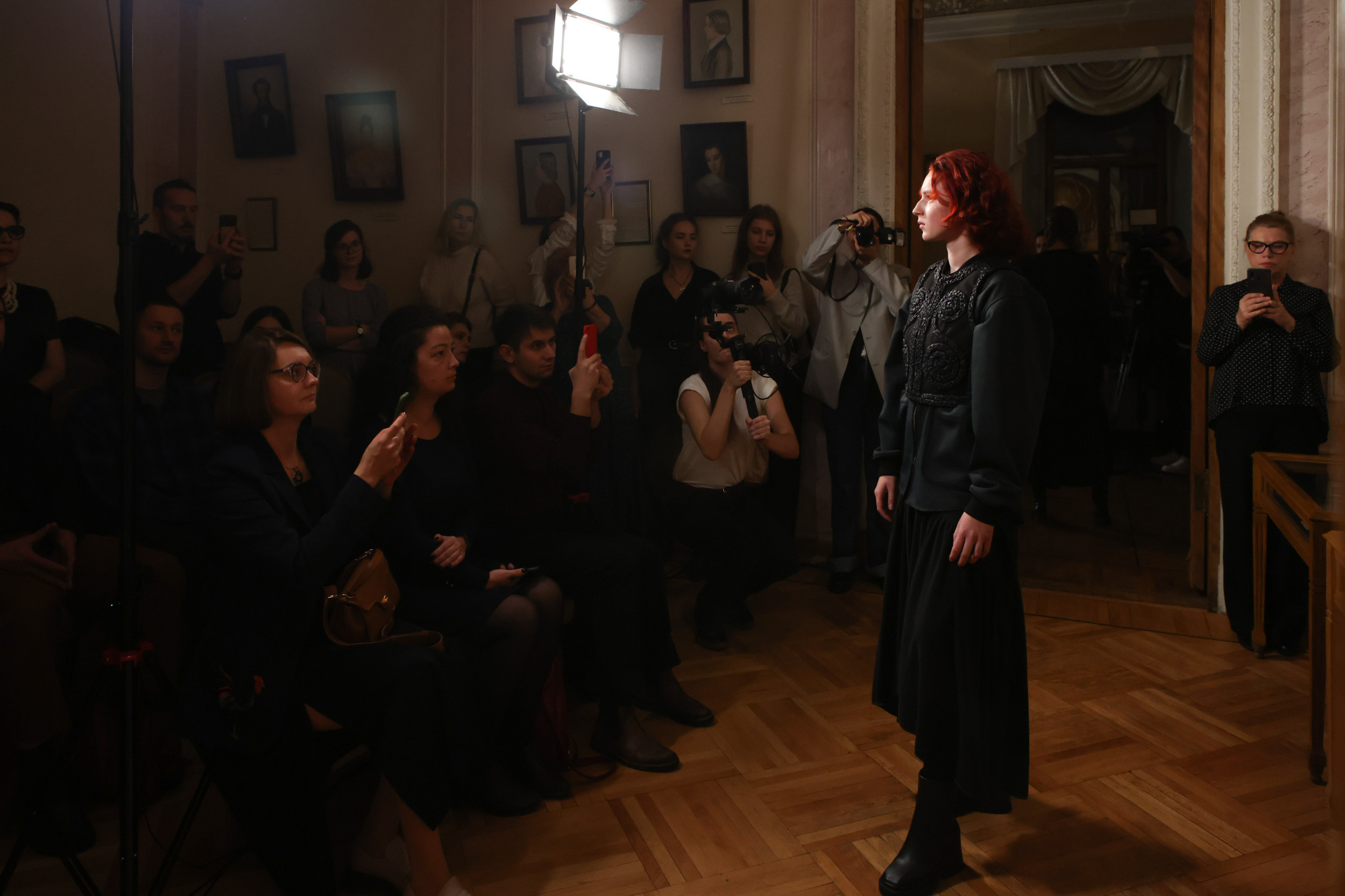 Модный показ в библиотеке им. Пушкина. Репортажный, архитектурный, театральный и файн-арт фотограф Лена Мельникова в Москве