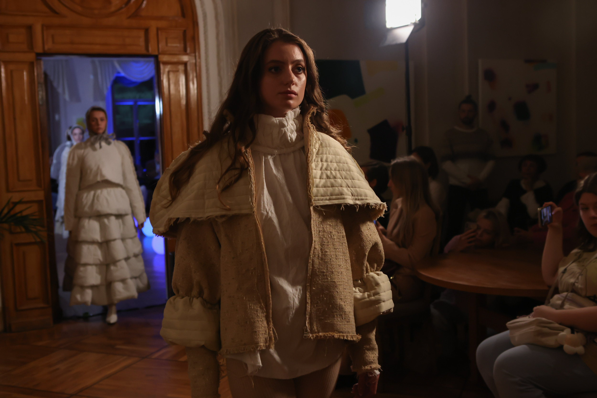 Модный показ в библиотеке им. Пушкина. Репортажный, архитектурный, театральный и файн-арт фотограф Лена Мельникова в Москве