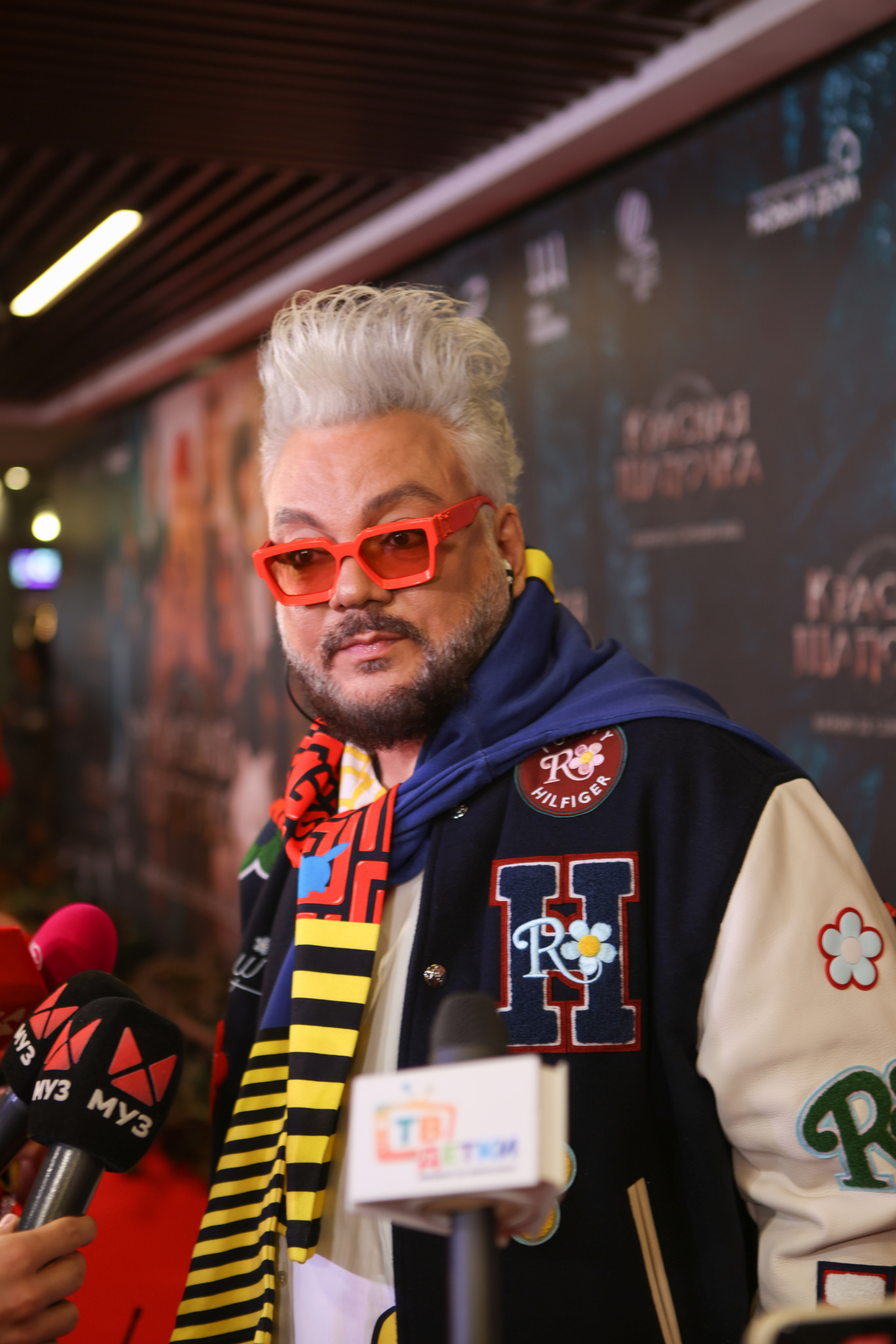 Премьера «Красной шапочки"в Октябре (красная дорожка). Reportage, architectural, fine art photographer Lena Melnikova in Moscow