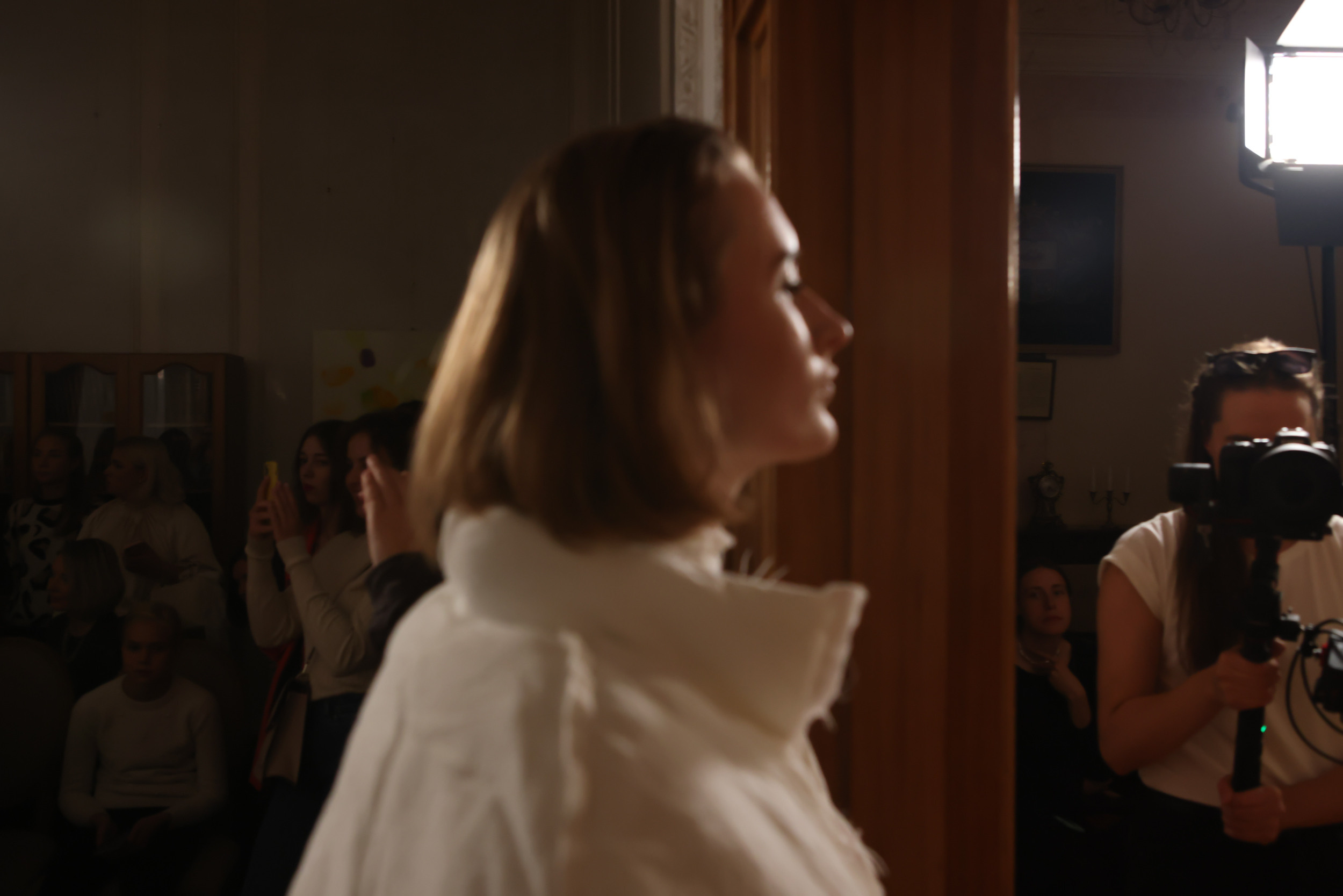 Модный показ в библиотеке им. Пушкина. Репортажный, архитектурный, театральный и файн-арт фотограф Лена Мельникова в Москве