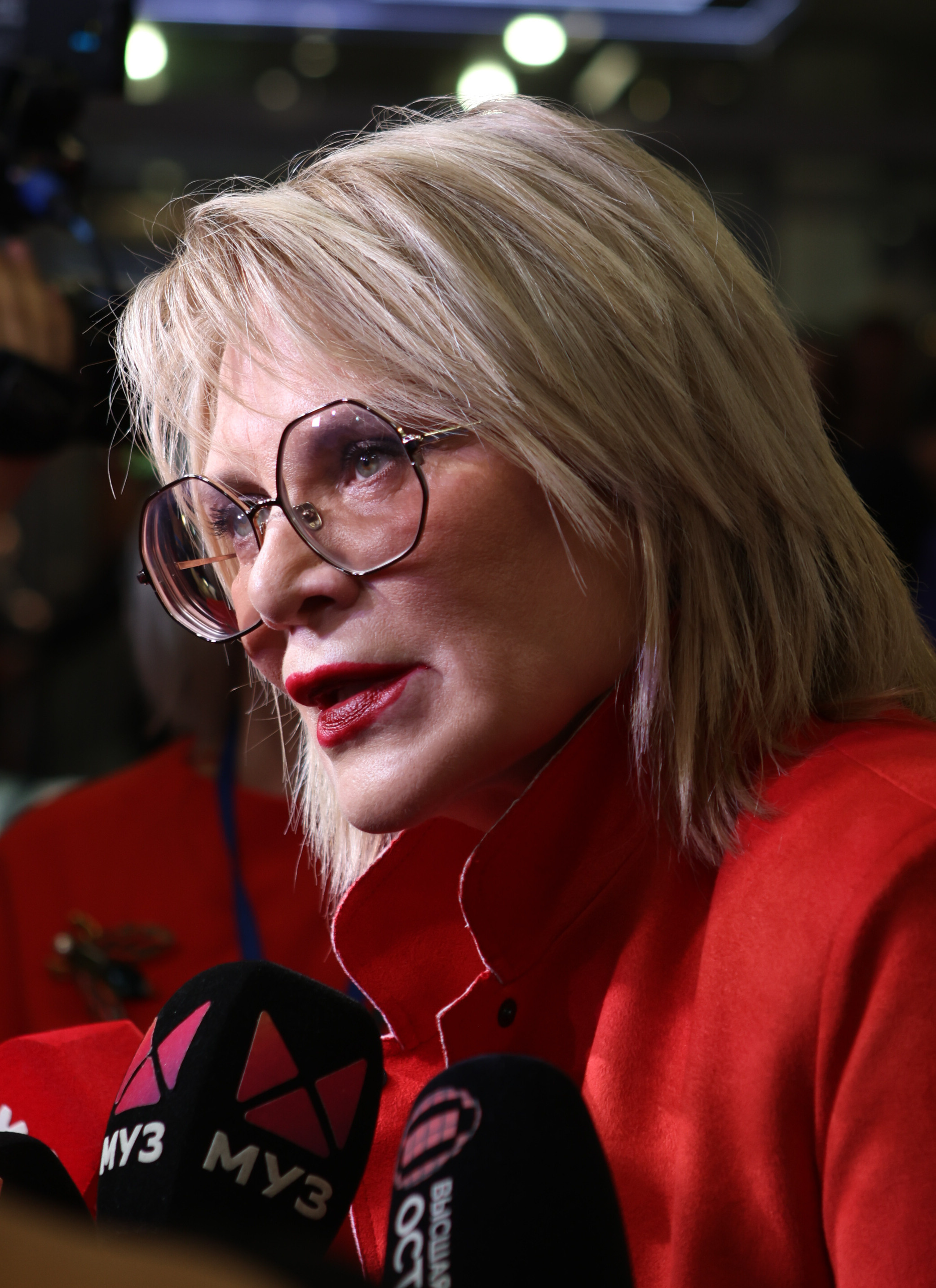 Премьера «Красной шапочки"в Октябре (красная дорожка). Reportage, architectural, fine art photographer Lena Melnikova in Moscow