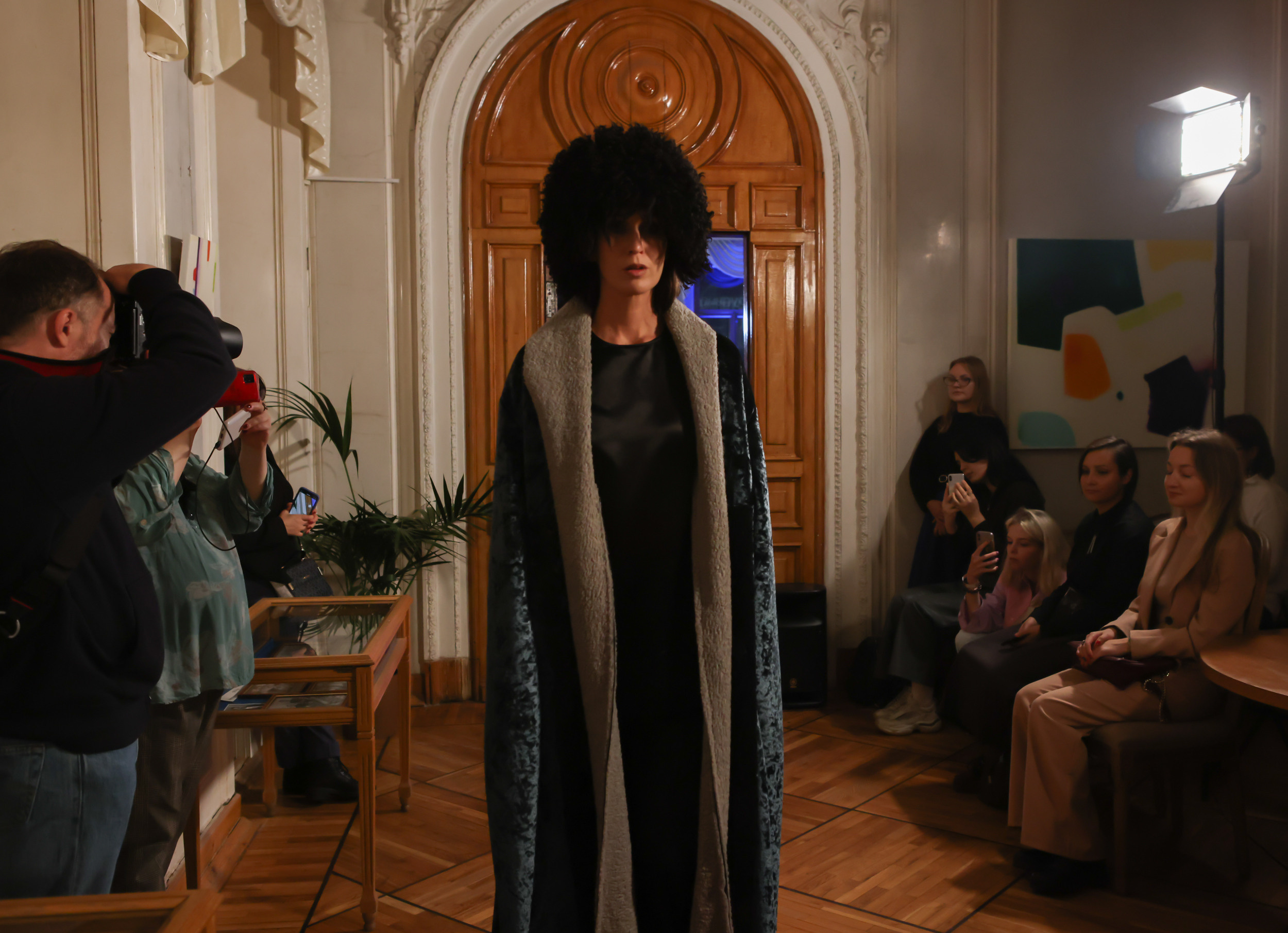 Модный показ в библиотеке им. Пушкина. Репортажный, архитектурный, театральный и файн-арт фотограф Лена Мельникова в Москве