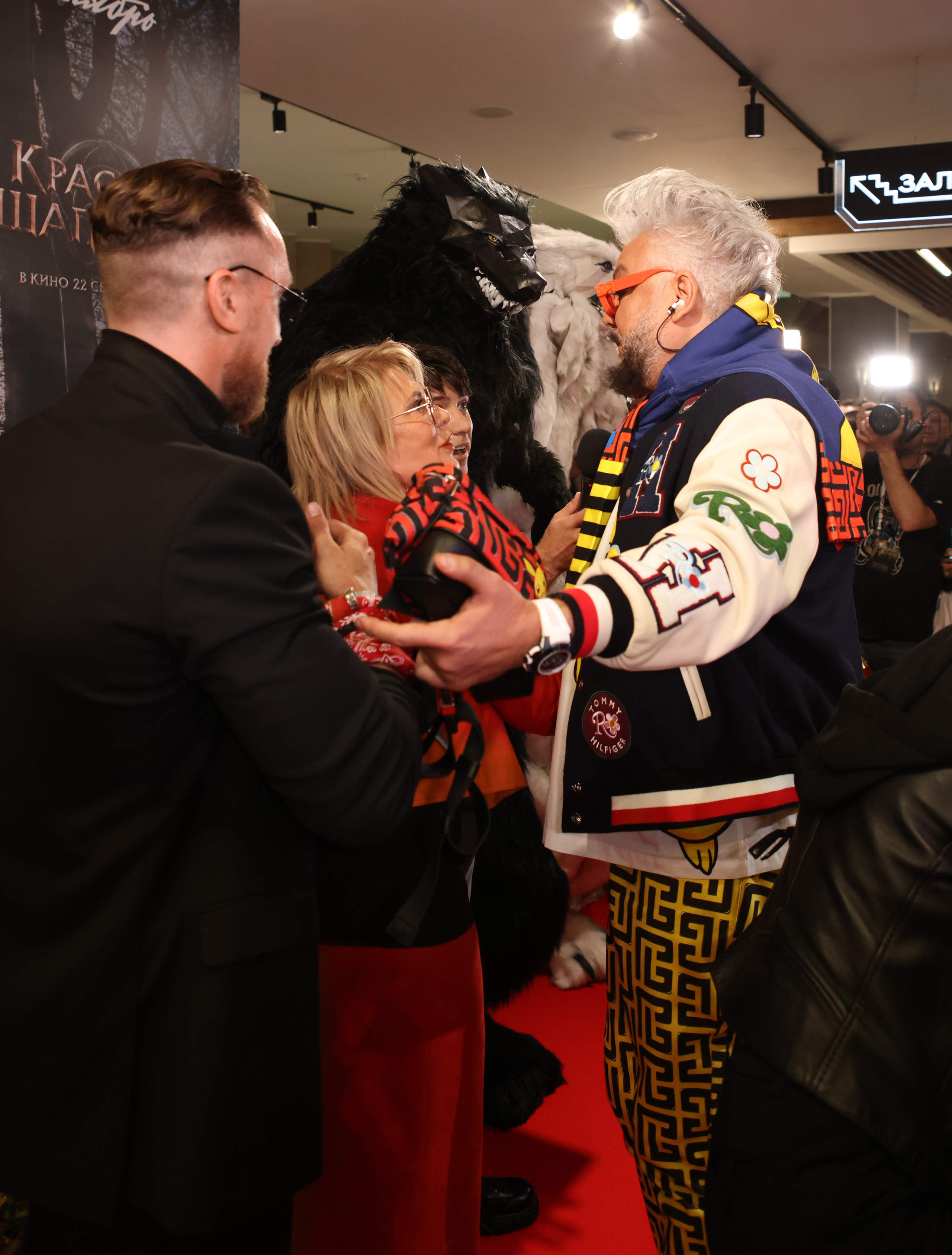 Премьера «Красной шапочки"в Октябре (красная дорожка). Reportage, architectural, fine art photographer Lena Melnikova in Moscow