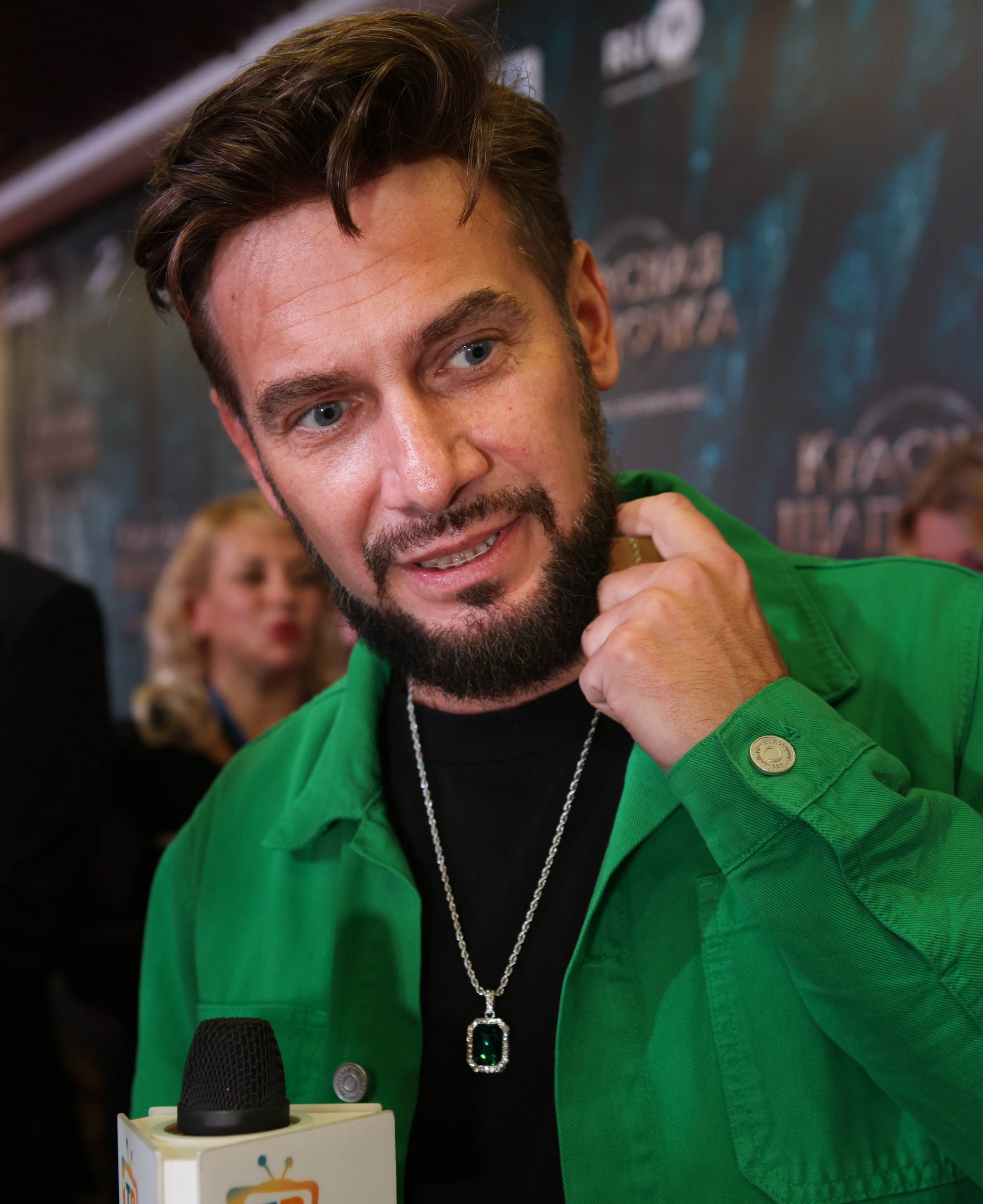 Премьера «Красной шапочки"в Октябре (красная дорожка). Reportage, architectural, fine art photographer Lena Melnikova in Moscow