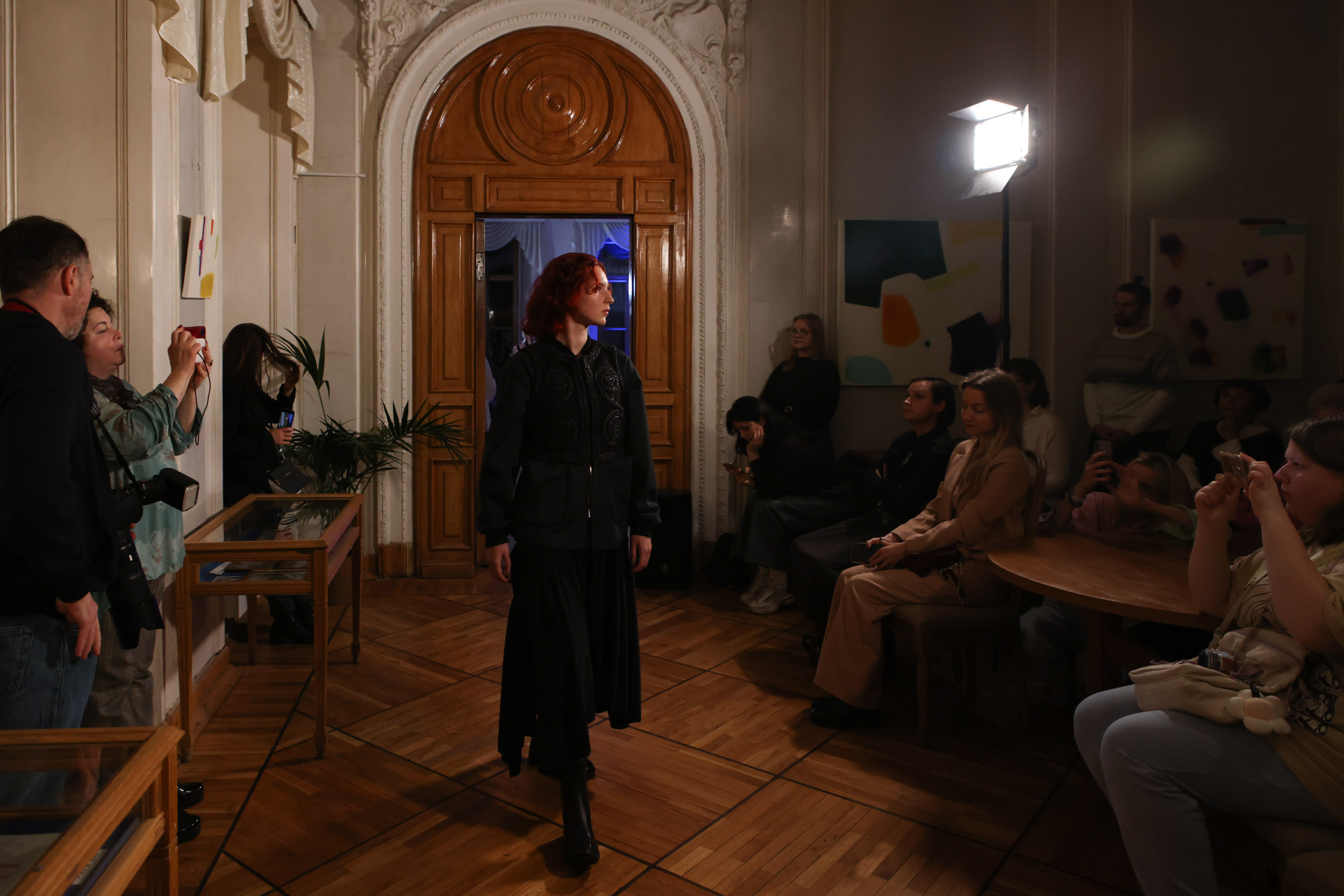 Модный показ в библиотеке им. Пушкина. Репортажный, архитектурный, театральный и файн-арт фотограф Лена Мельникова в Москве
