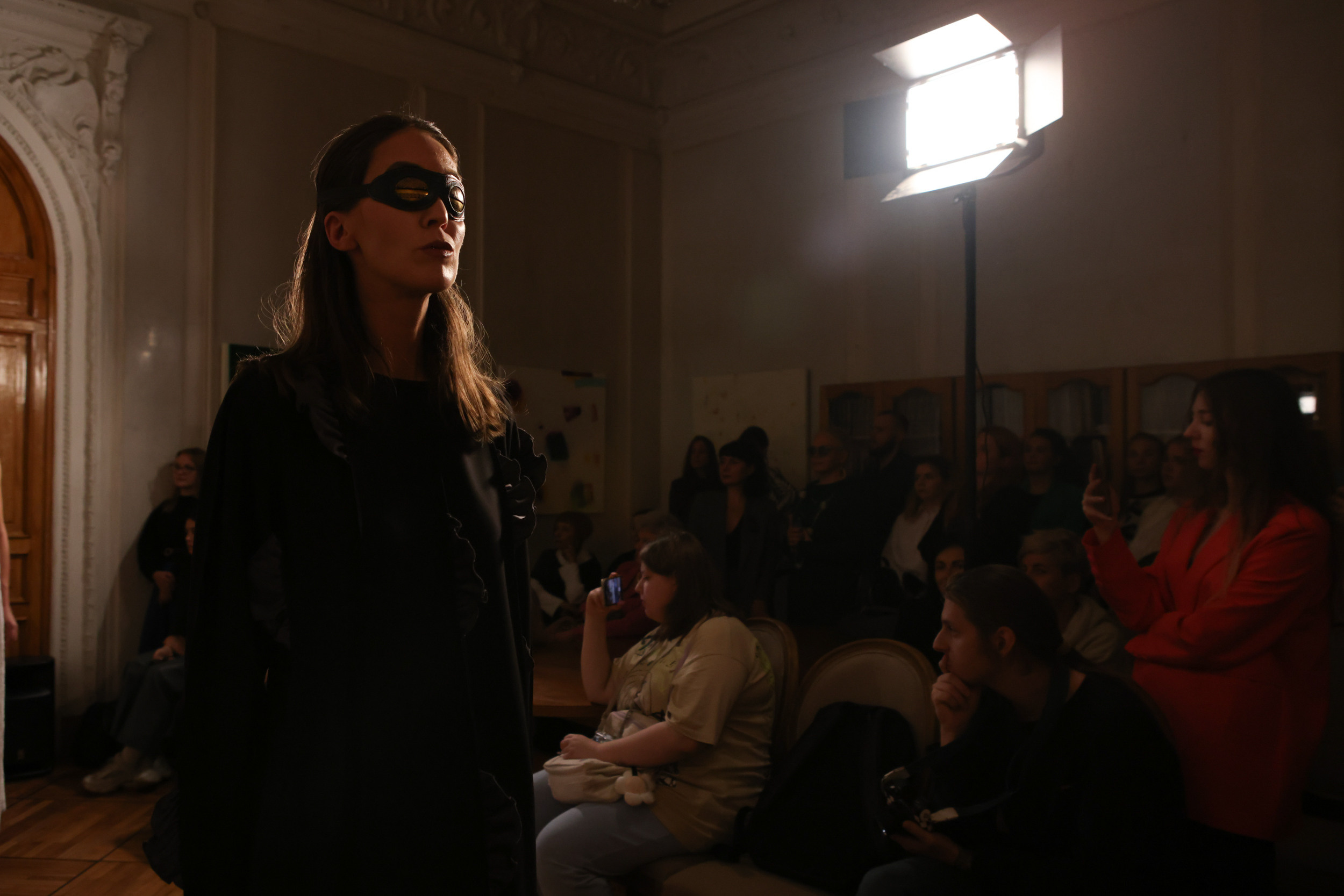 Модный показ в библиотеке им. Пушкина. Репортажный, архитектурный, театральный и файн-арт фотограф Лена Мельникова в Москве