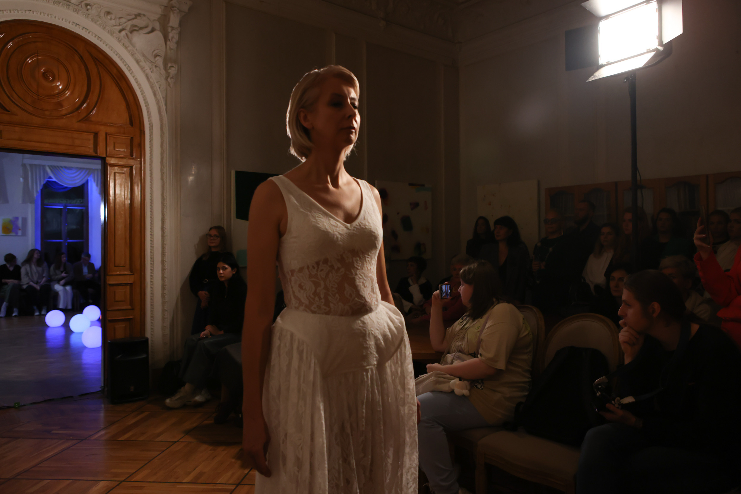 Модный показ в библиотеке им. Пушкина. Репортажный, архитектурный, театральный и файн-арт фотограф Лена Мельникова в Москве