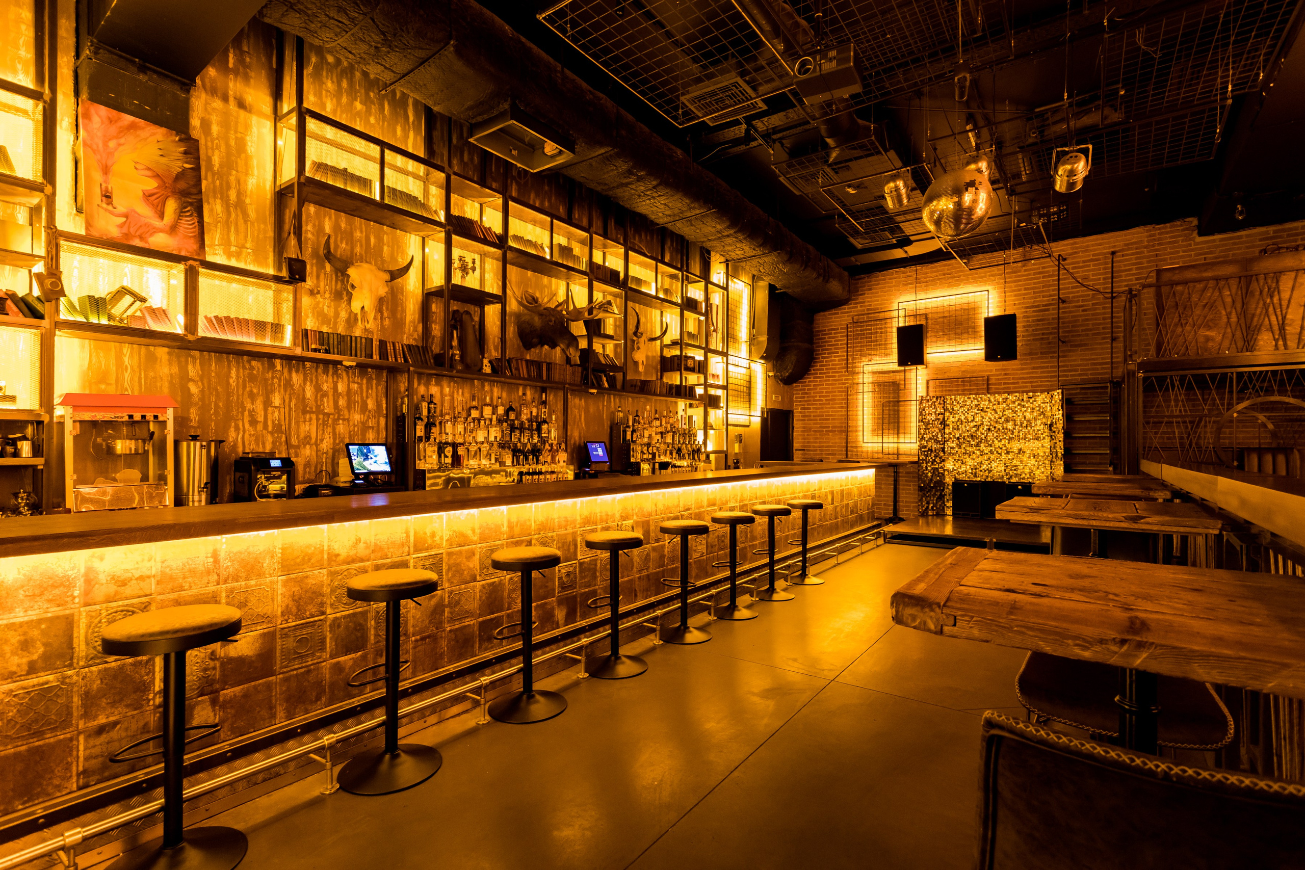 Фотосъемка для бара Гадкий Койот на улице Большая Дмитровка. Интерьеры, Контент, Портреты | Фотограф в Москве Дани Терно