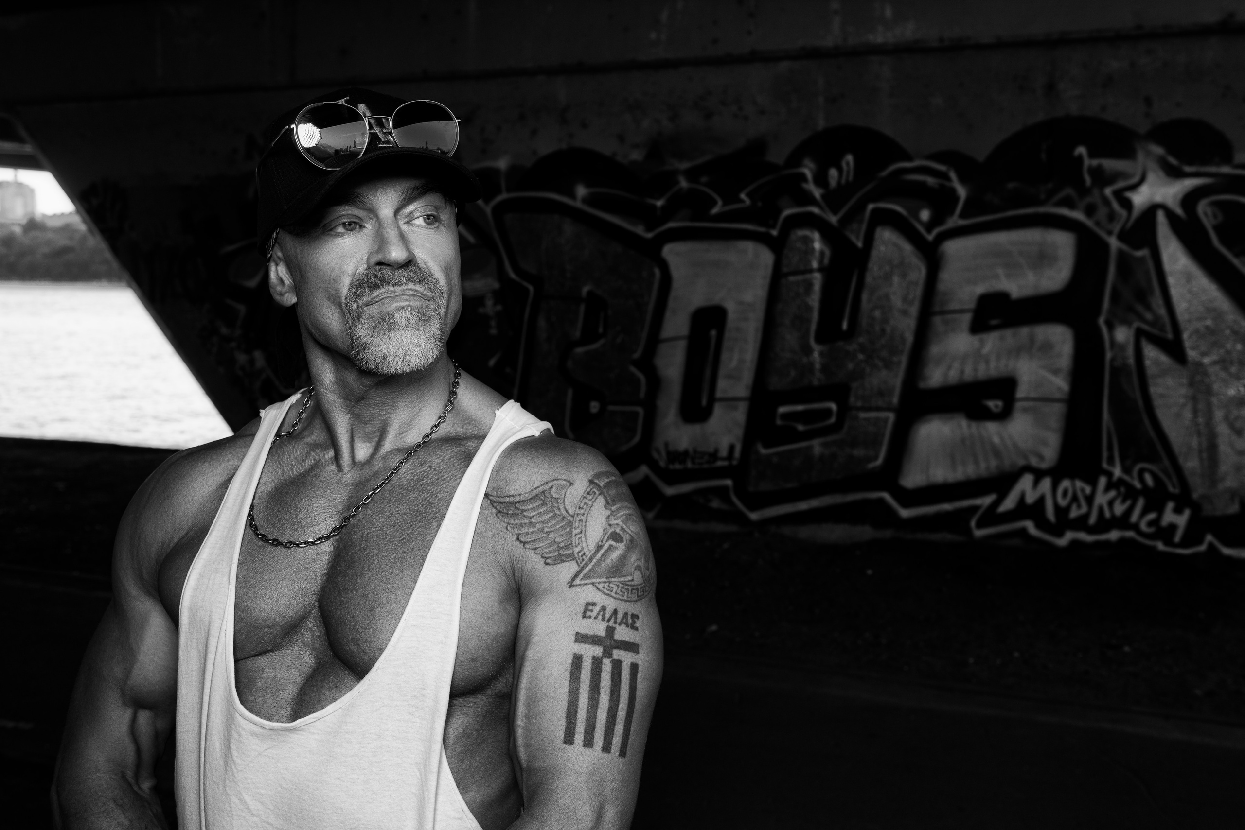 Фотосет на улице и спортплощадке с Александром для контента. Дмитрий Шульгин, портретный фотограф в Воронеже