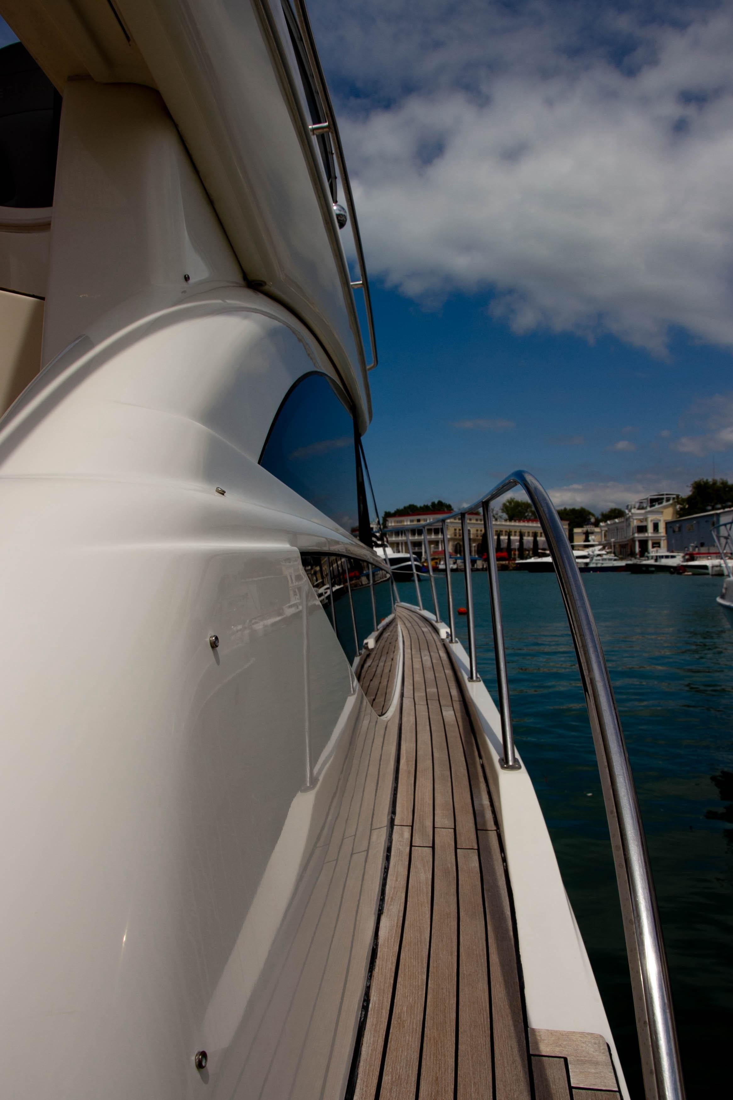 Яхта Принц Аренда Яхты в Сочи Яхтанаморе YACHTNAMORE YACHTANAMORE