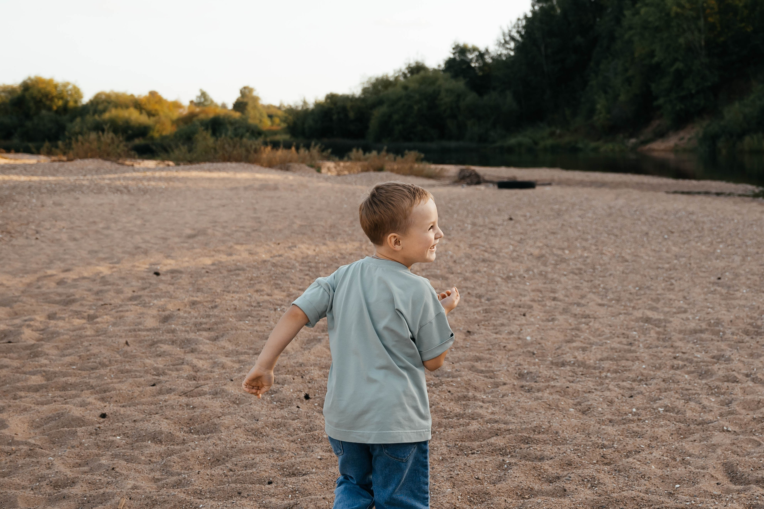 Съёмка на пляже в Верховажье. Свадебный и семейный фотограф г. Ярославль Савинская Анастасия