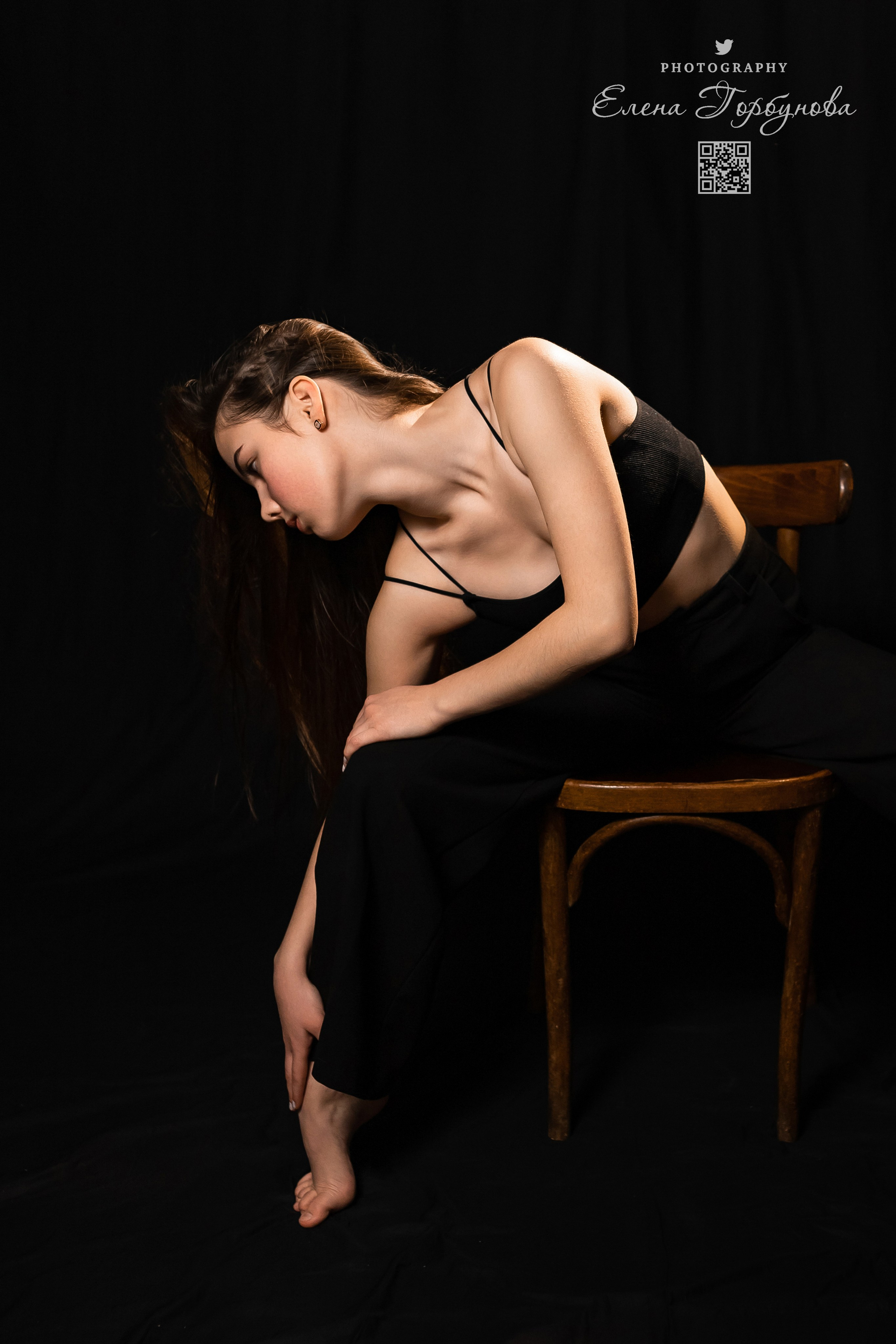 Моя студия. Полина и стул. Январь 2024. Фотограф Пермь. Свадьбы. Семья и дети, школа, д. сад. Фотокниги